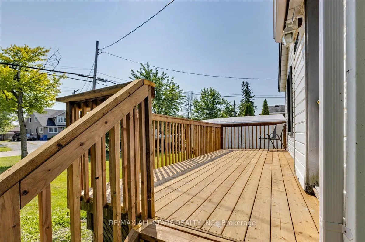27182 Woodbine Avenue