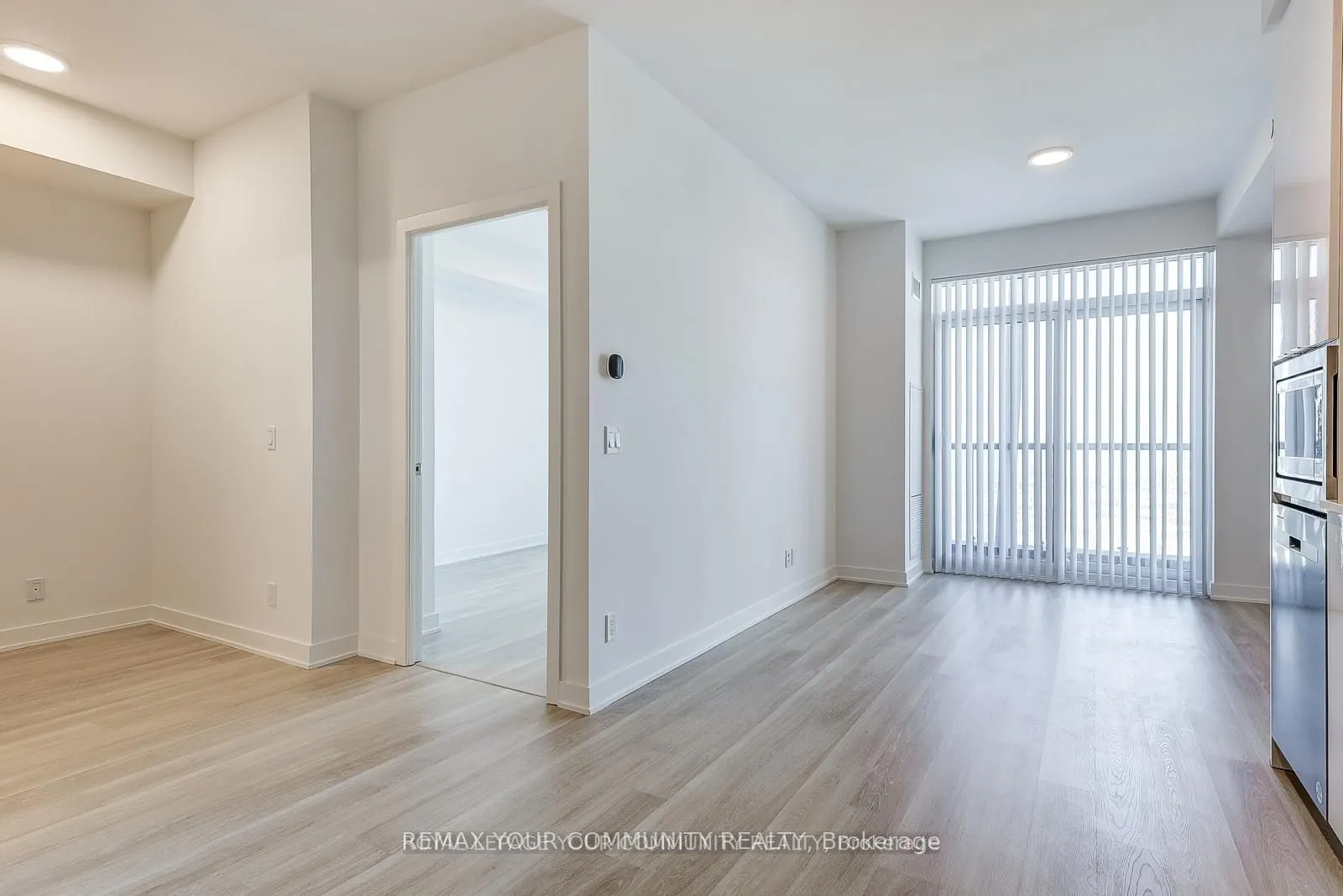 30 Upper Mall Way #3006