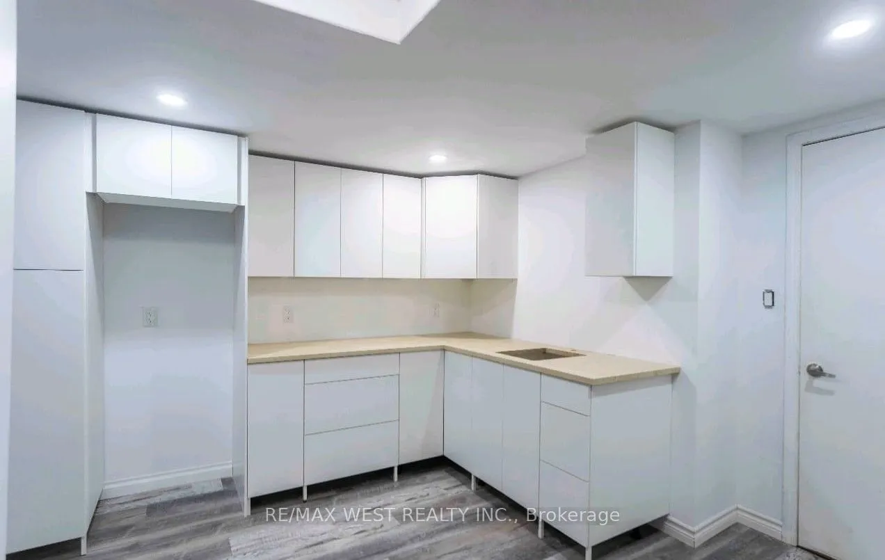 2 Kidd Crescent #Basement