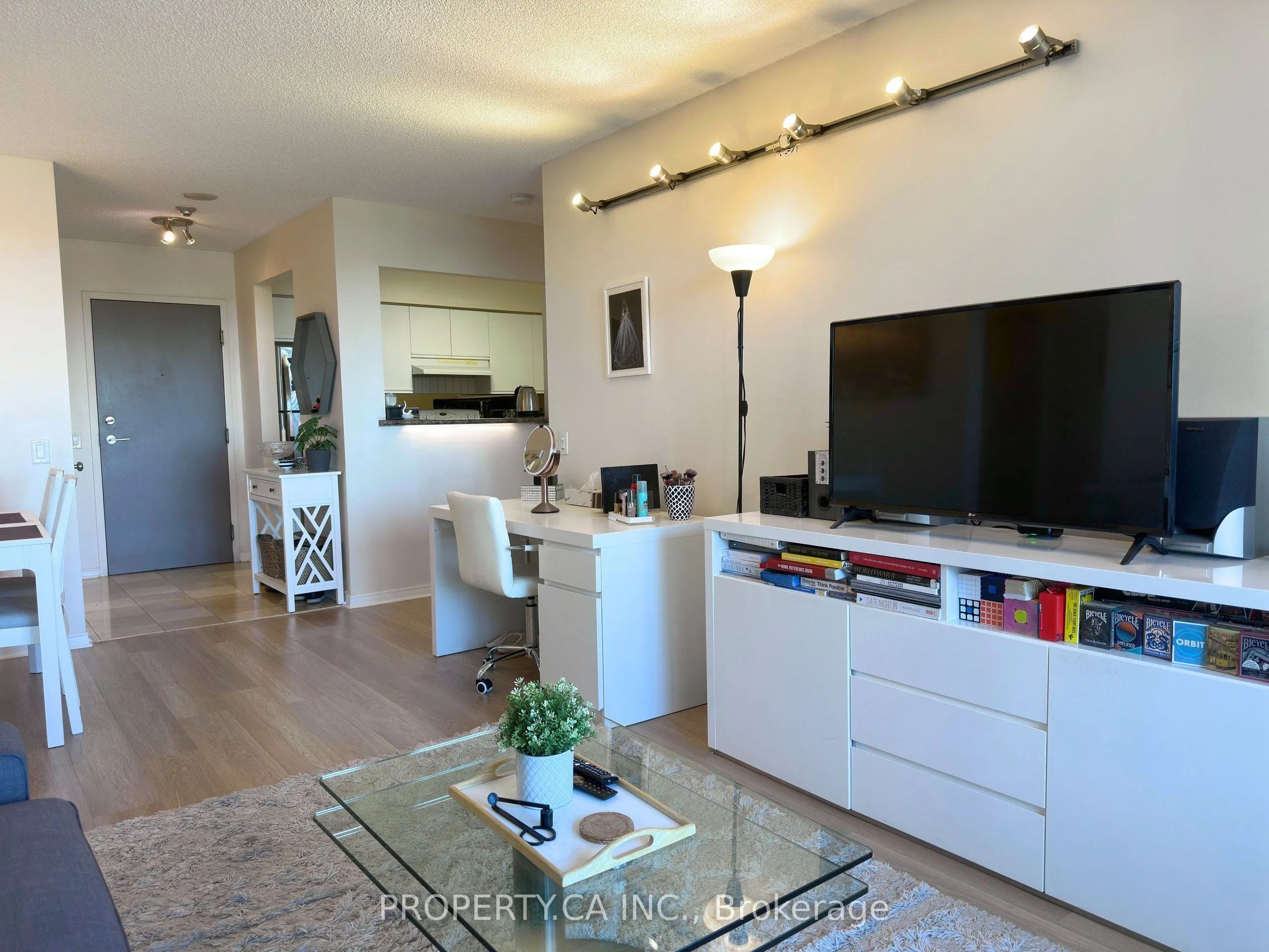 91 Townsgate Drive #701
