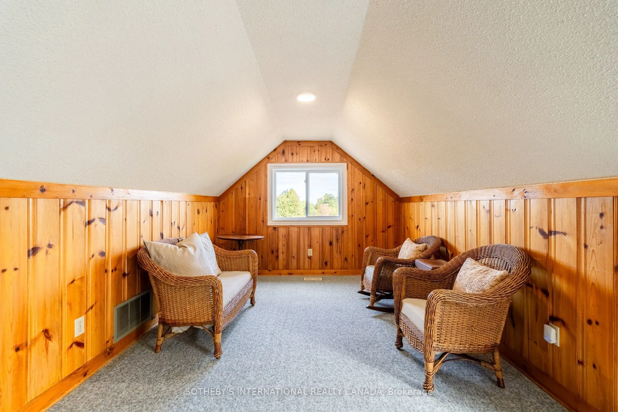6055 17th Side Road