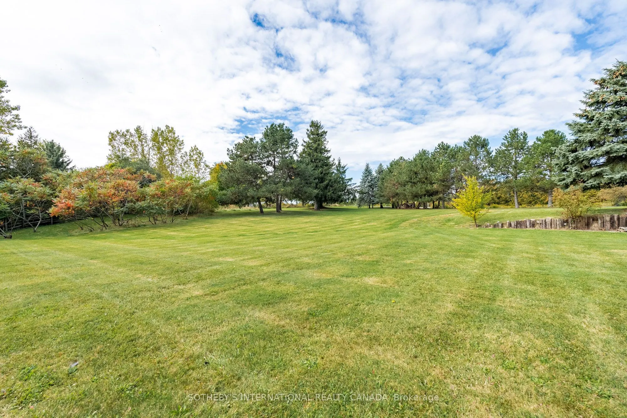6055 17th Side Road