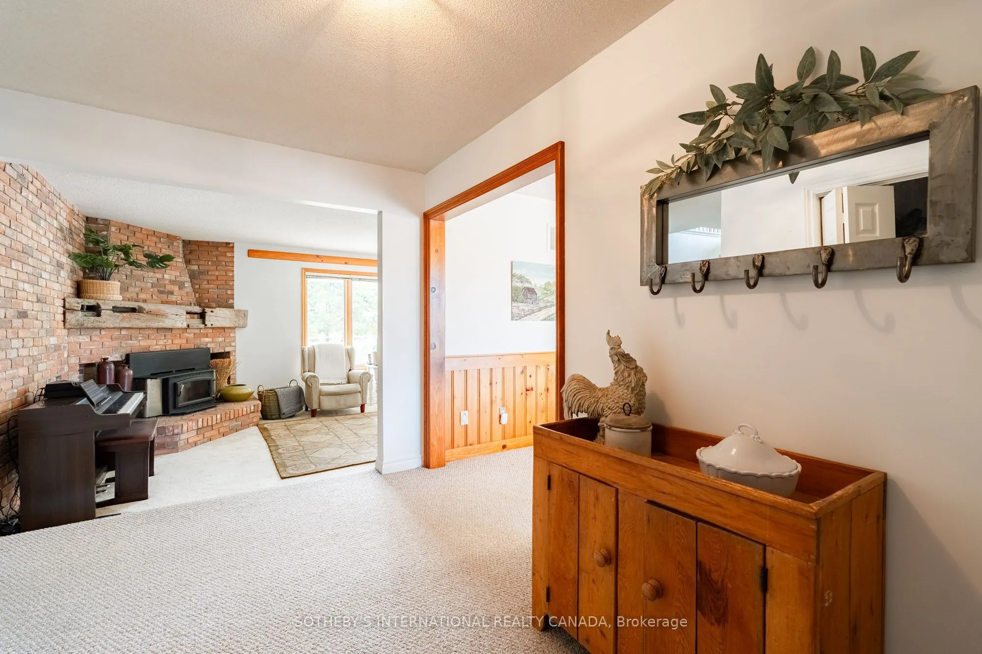 6055 17th Side Road