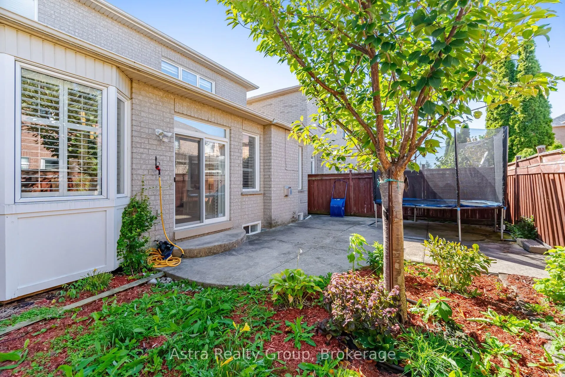 14 Daiseyfield Crescent