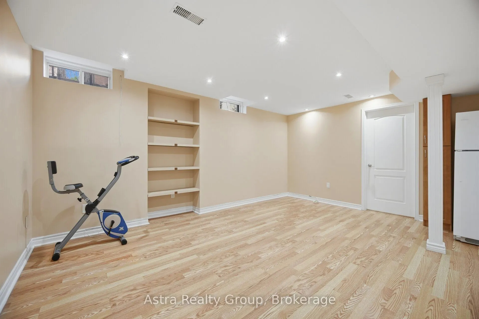 14 Daiseyfield Crescent