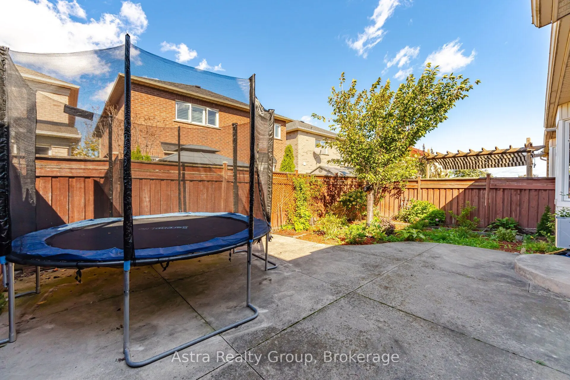 14 Daiseyfield Crescent