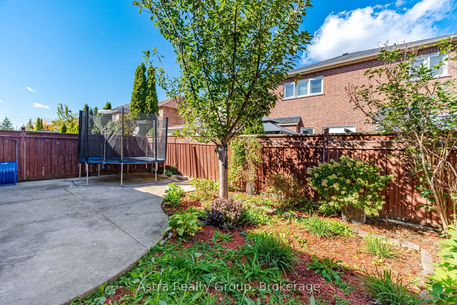 14 Daiseyfield Crescent