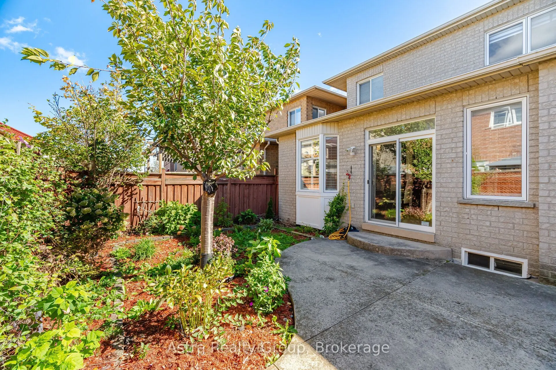 14 Daiseyfield Crescent