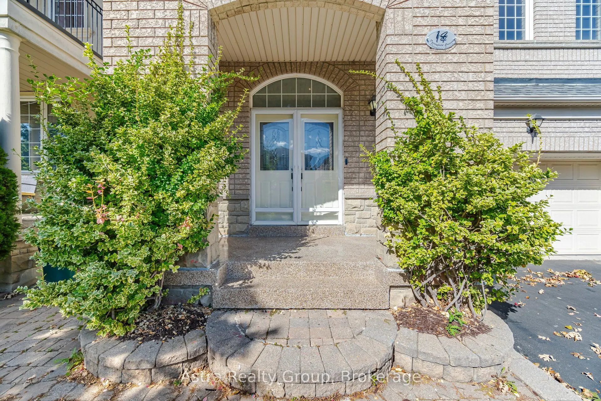 14 Daiseyfield Crescent
