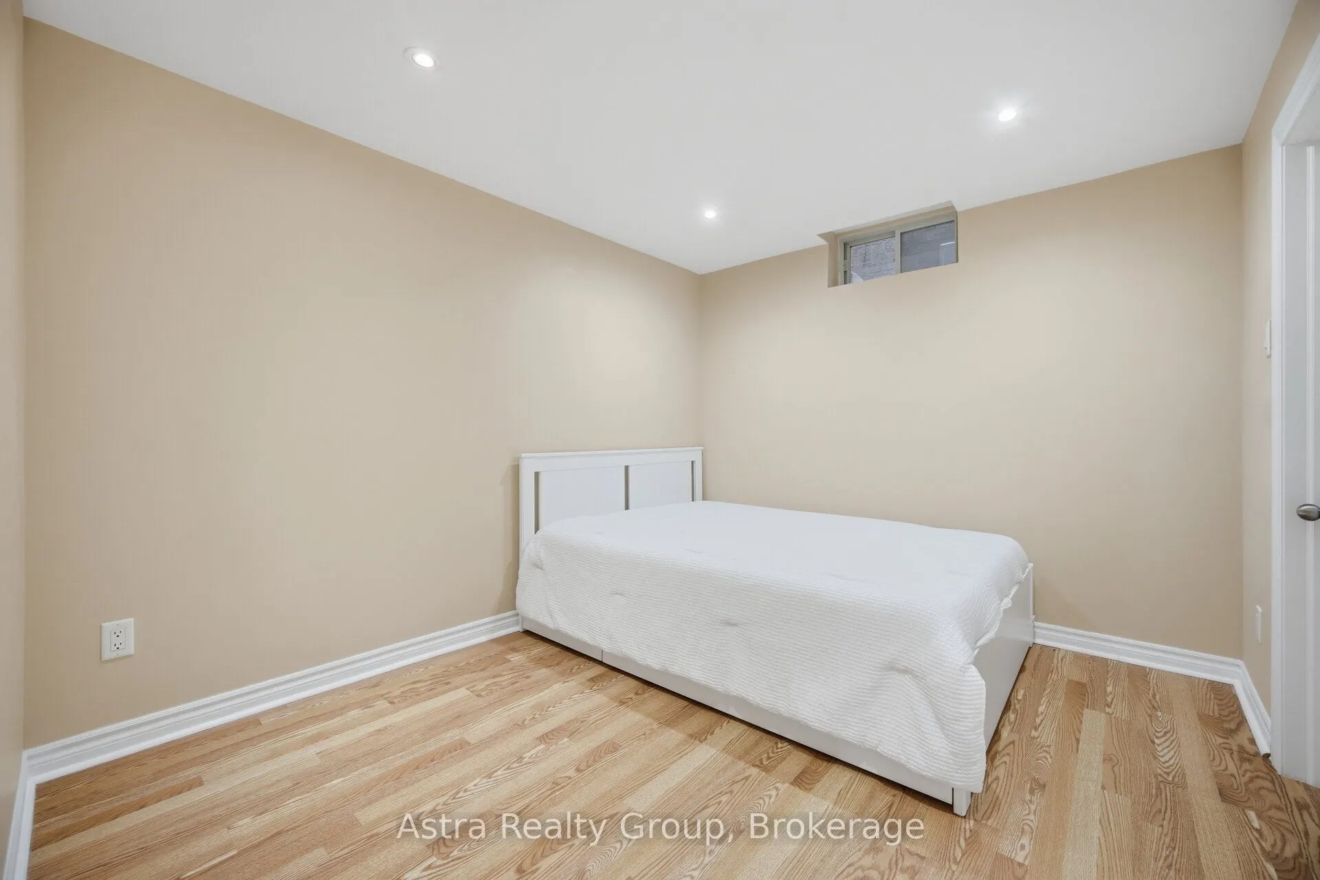 14 Daiseyfield Crescent