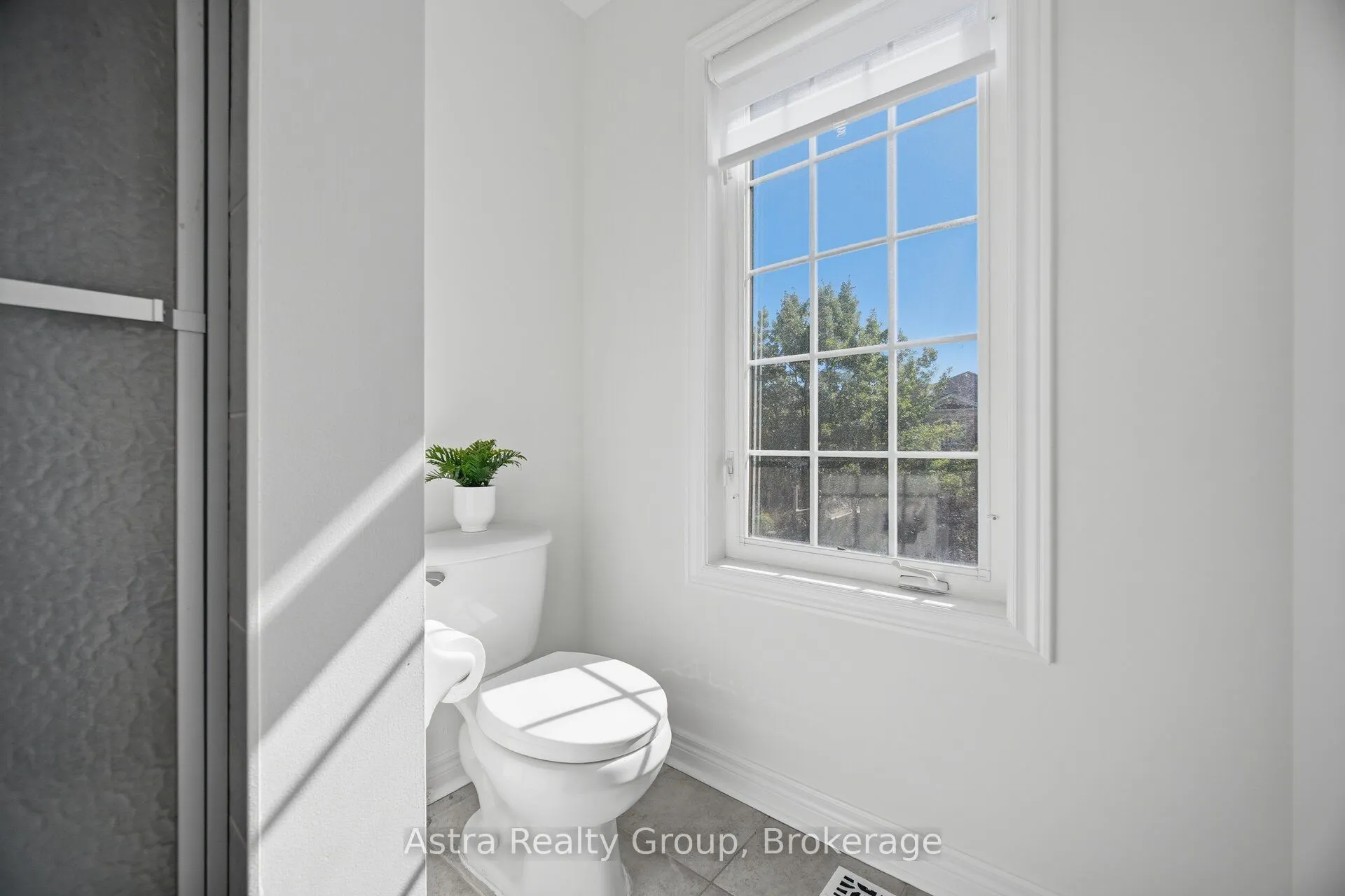 14 Daiseyfield Crescent