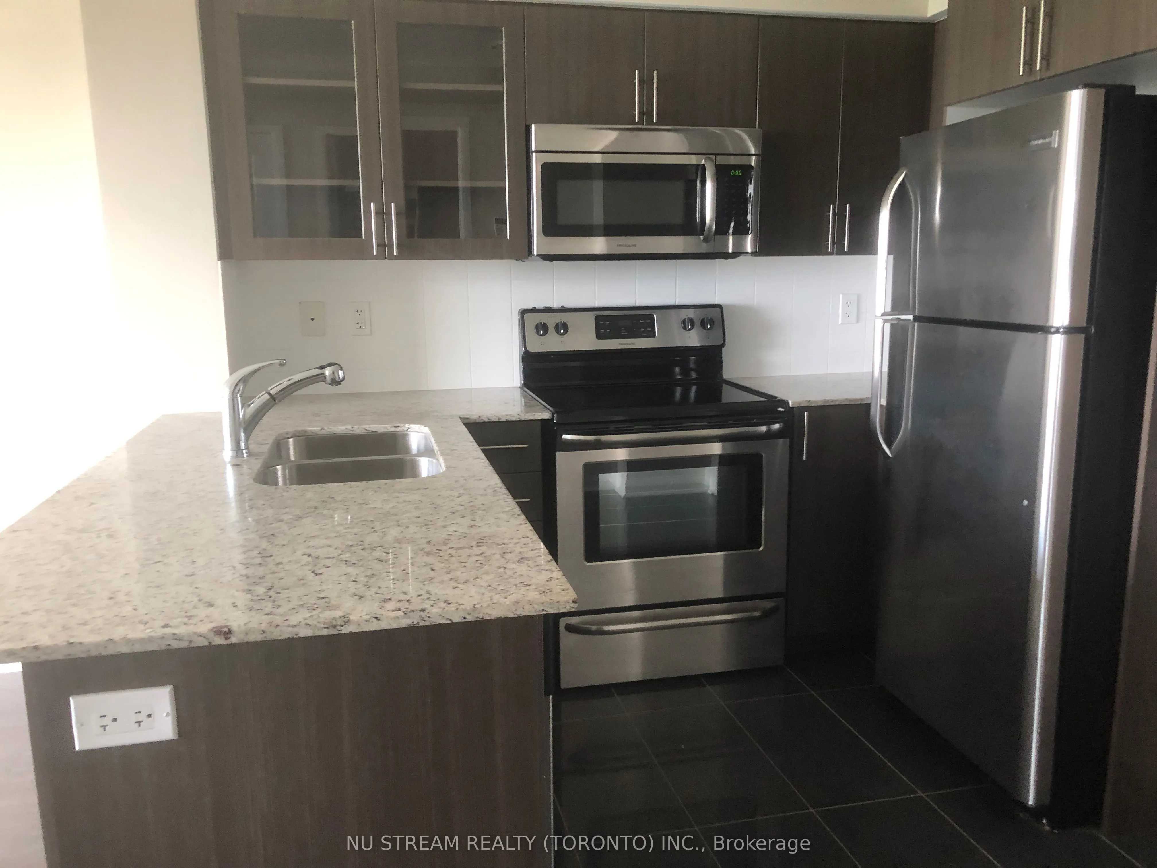 75 NORMAN BETHUNE Avenue #921