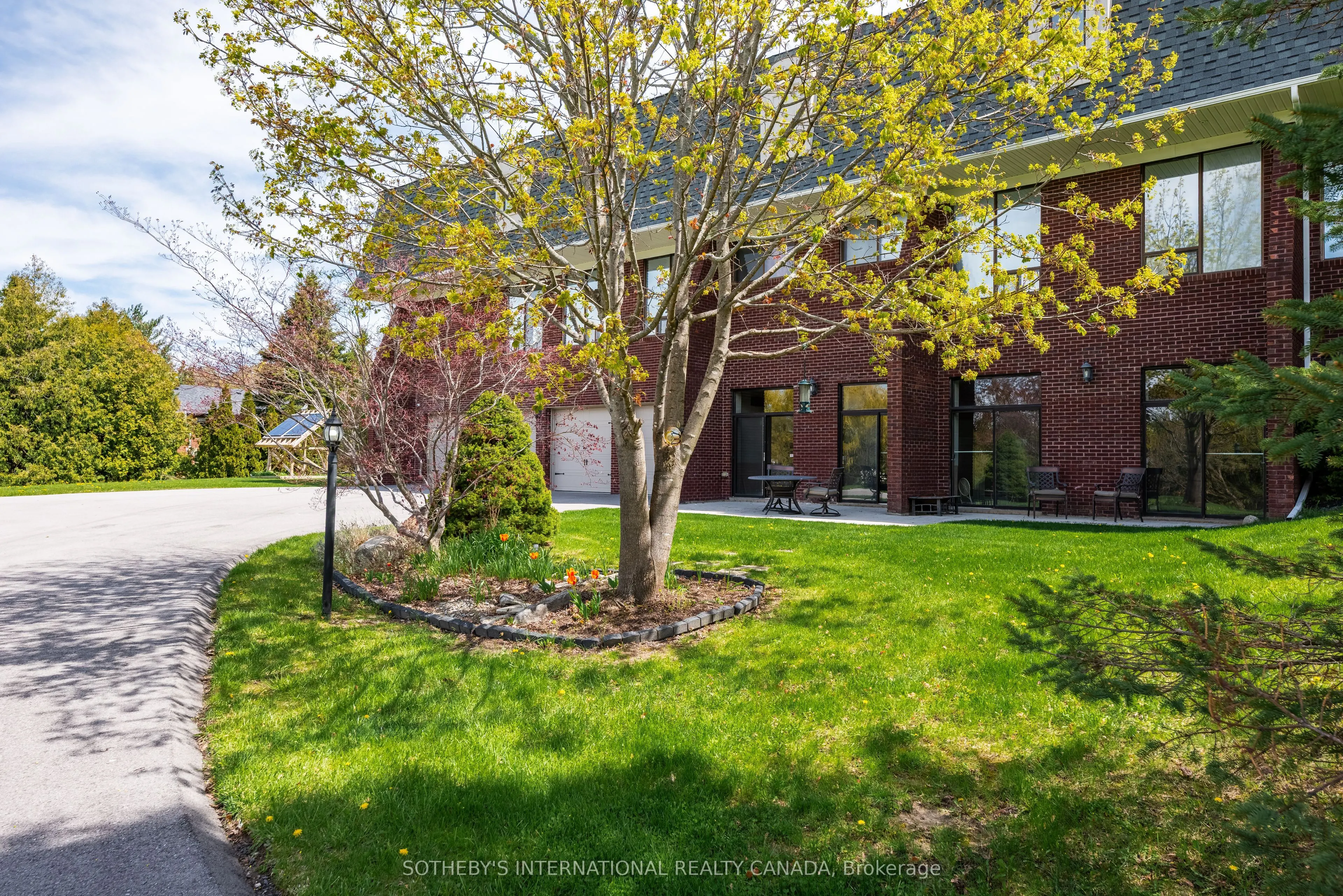 48 Scott Crescent