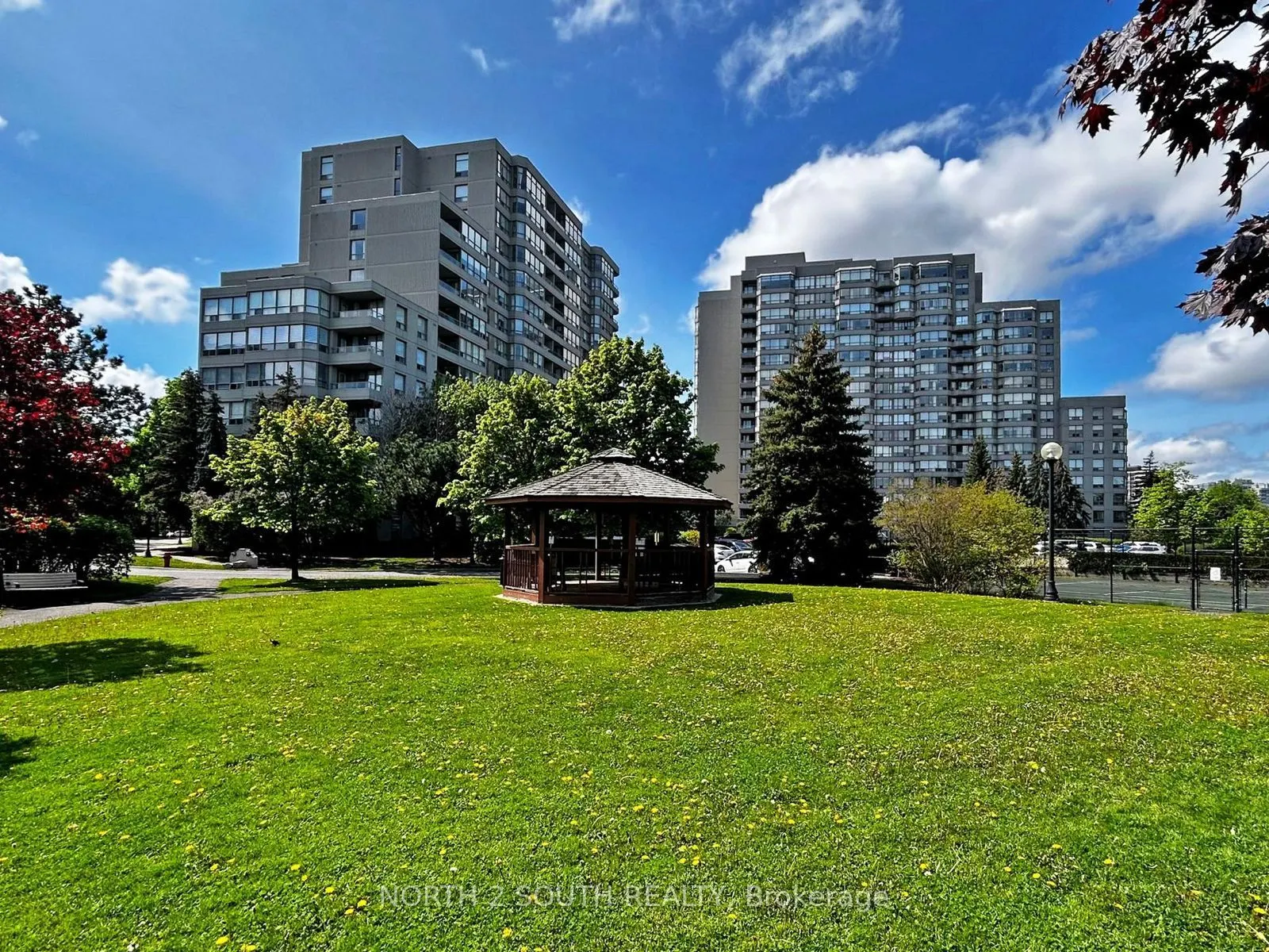 11 Townsgate Drive #401