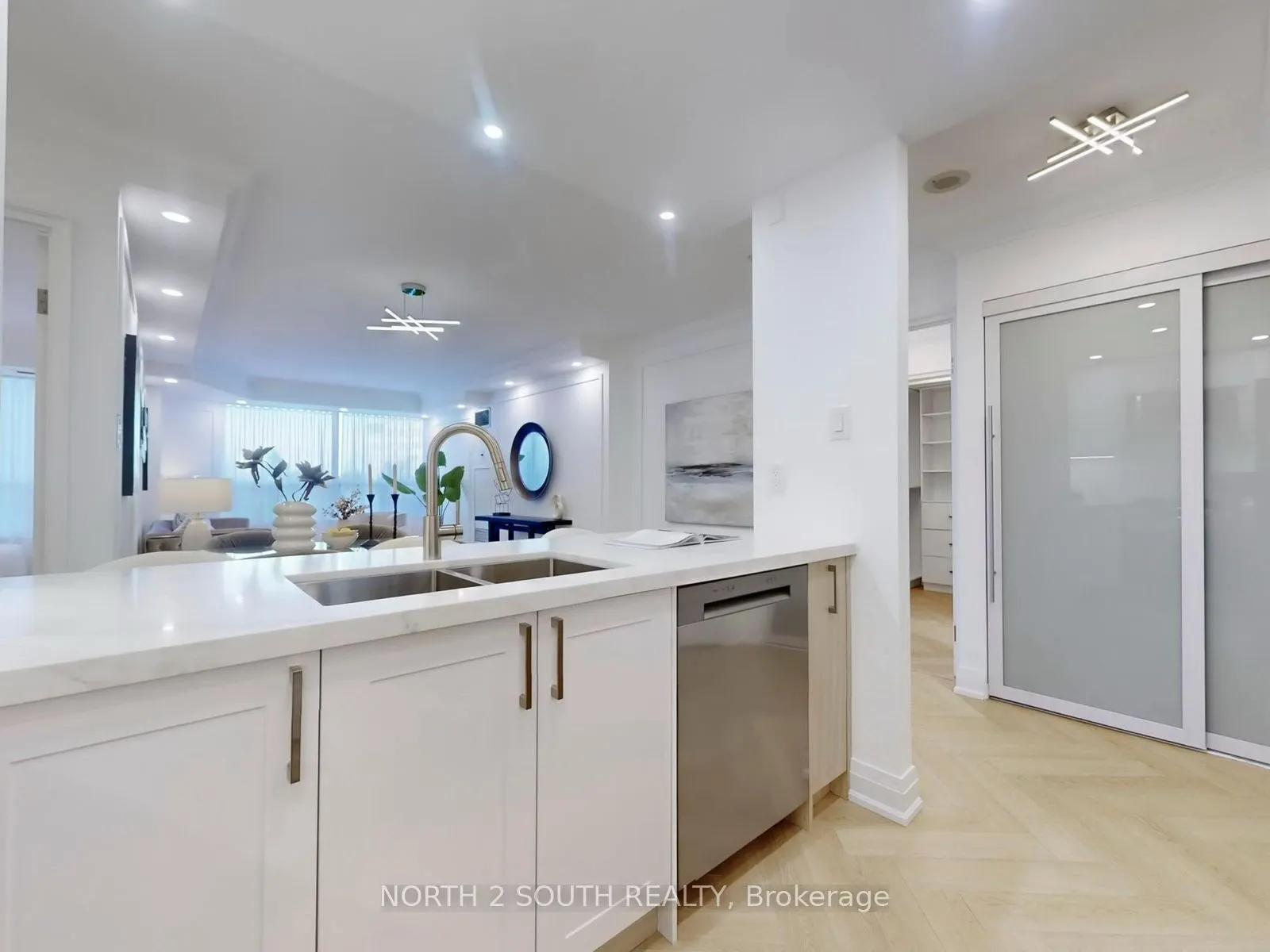 11 Townsgate Drive #401