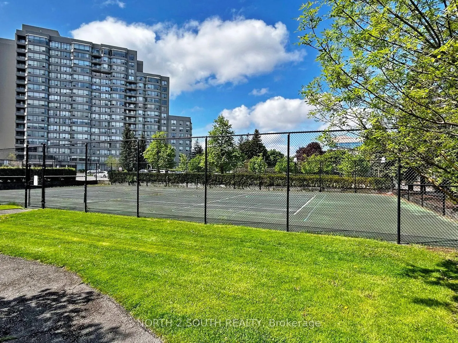 11 Townsgate Drive #401