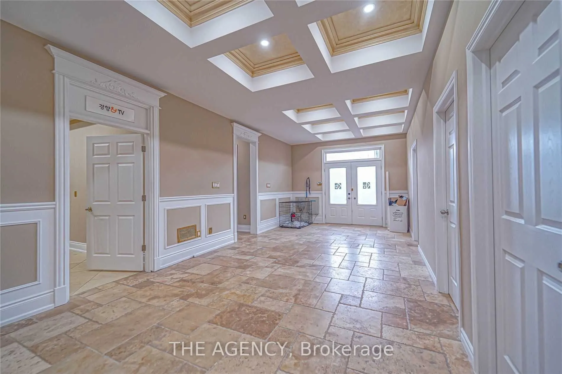83 Elm Avenue #Main Floor