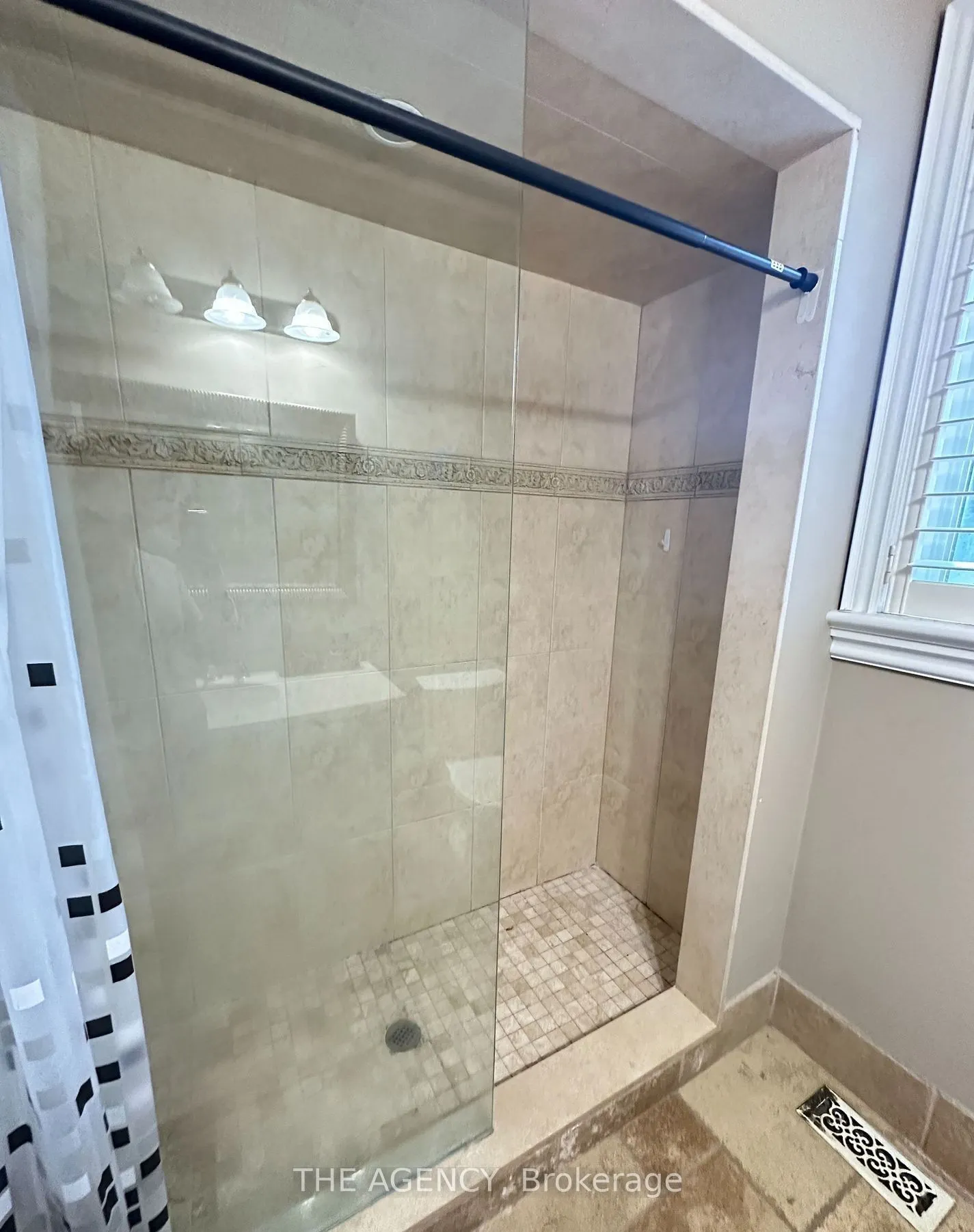 83 Elm Avenue #Main Floor