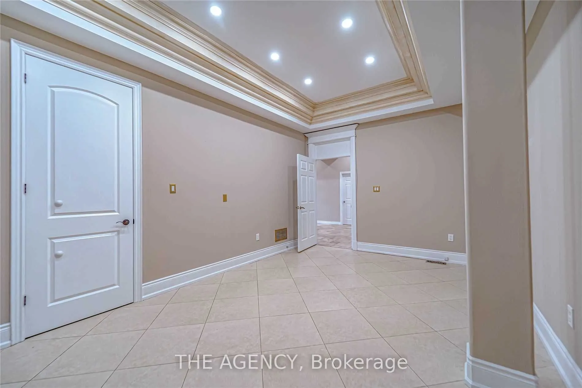 83 Elm Avenue #Main Floor