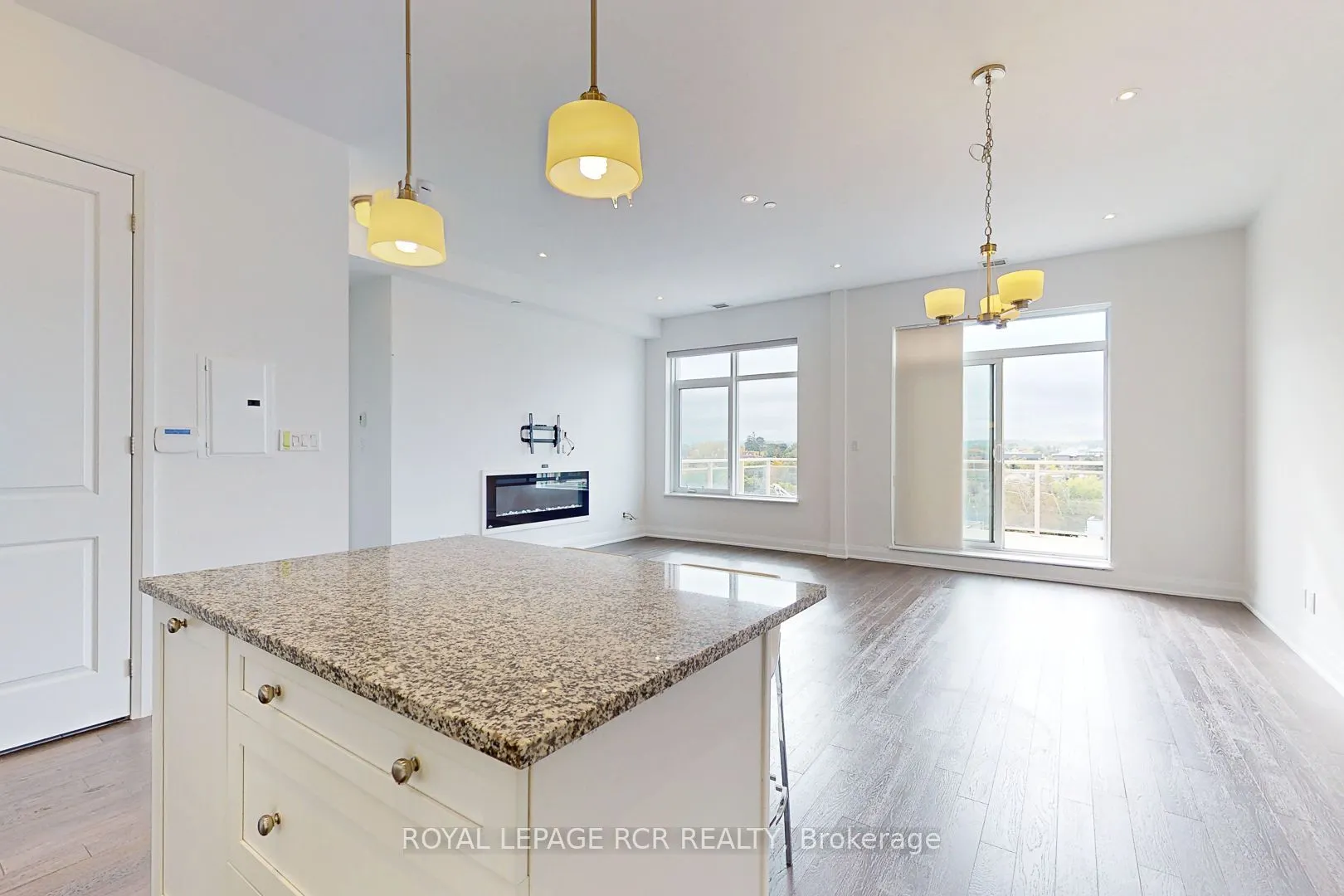 15277 Yonge Street #707