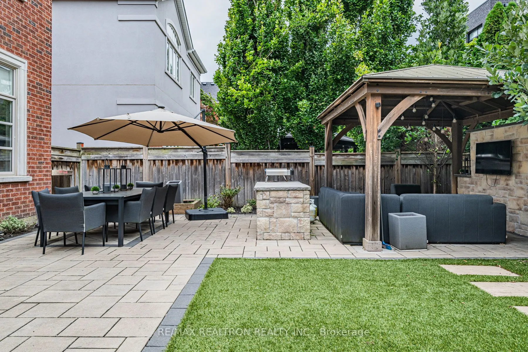 95 Woodvalley Crescent