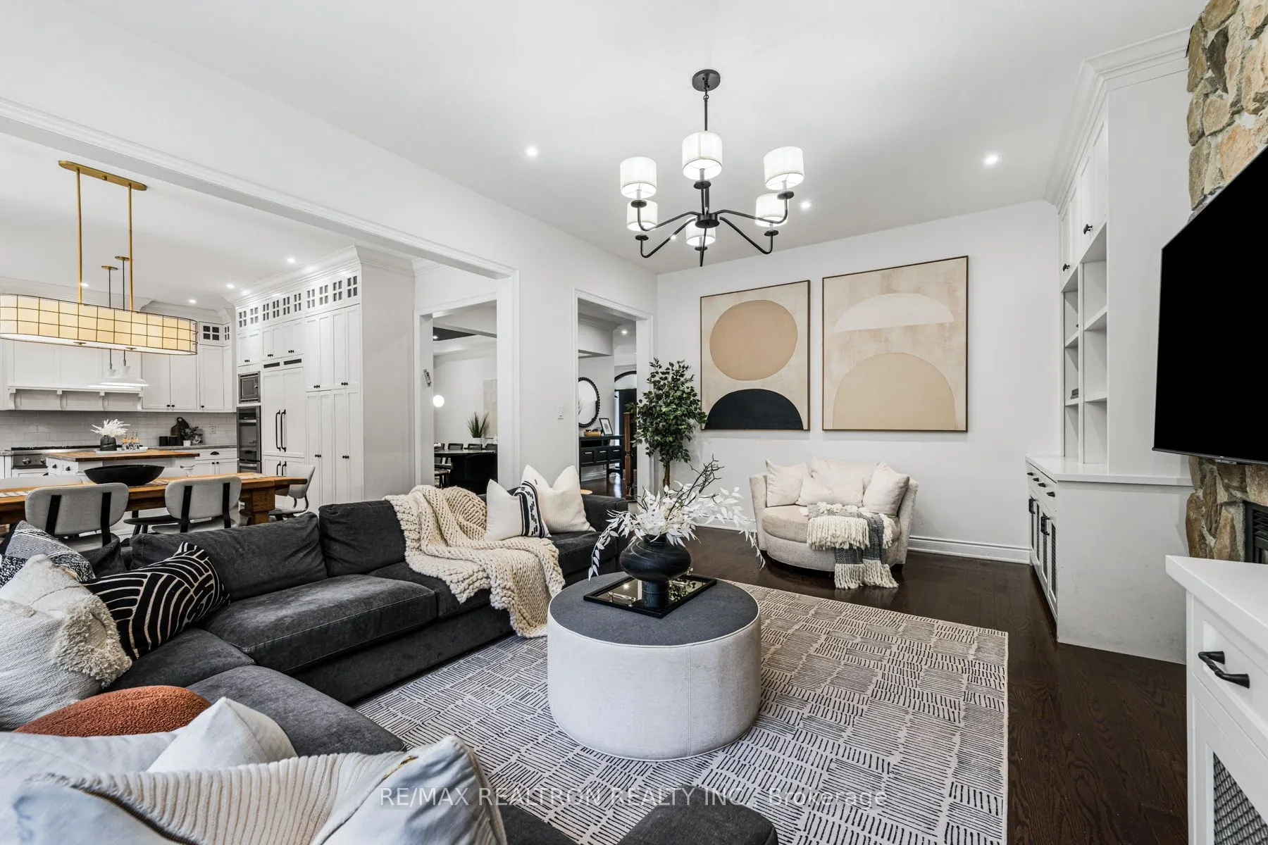 95 Woodvalley Crescent