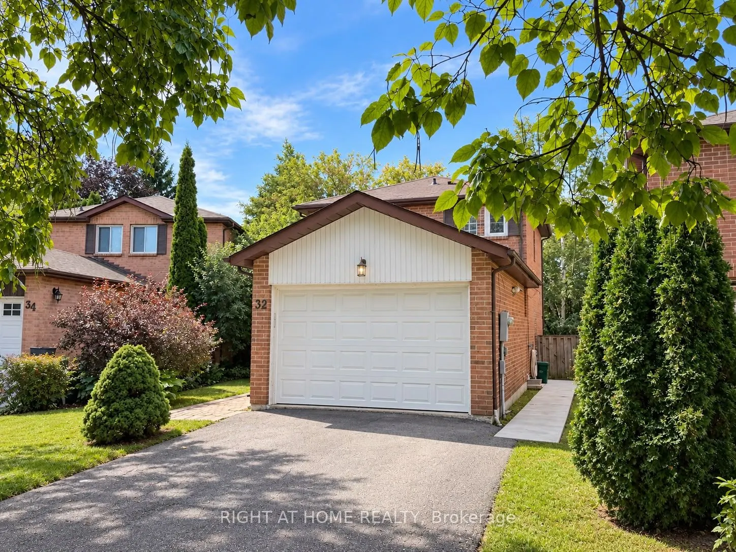 32 Aranka Court