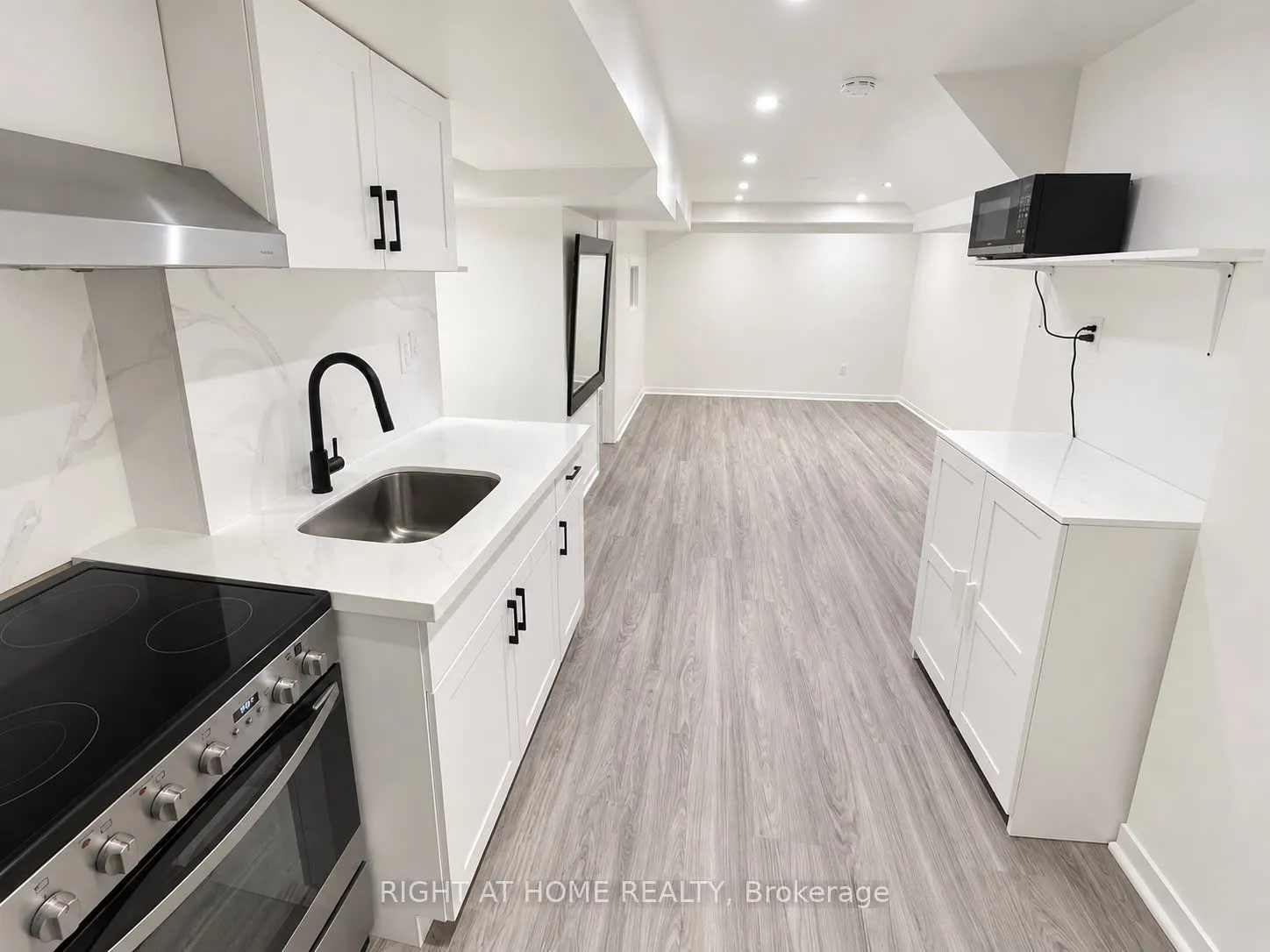 32 Aranka Court