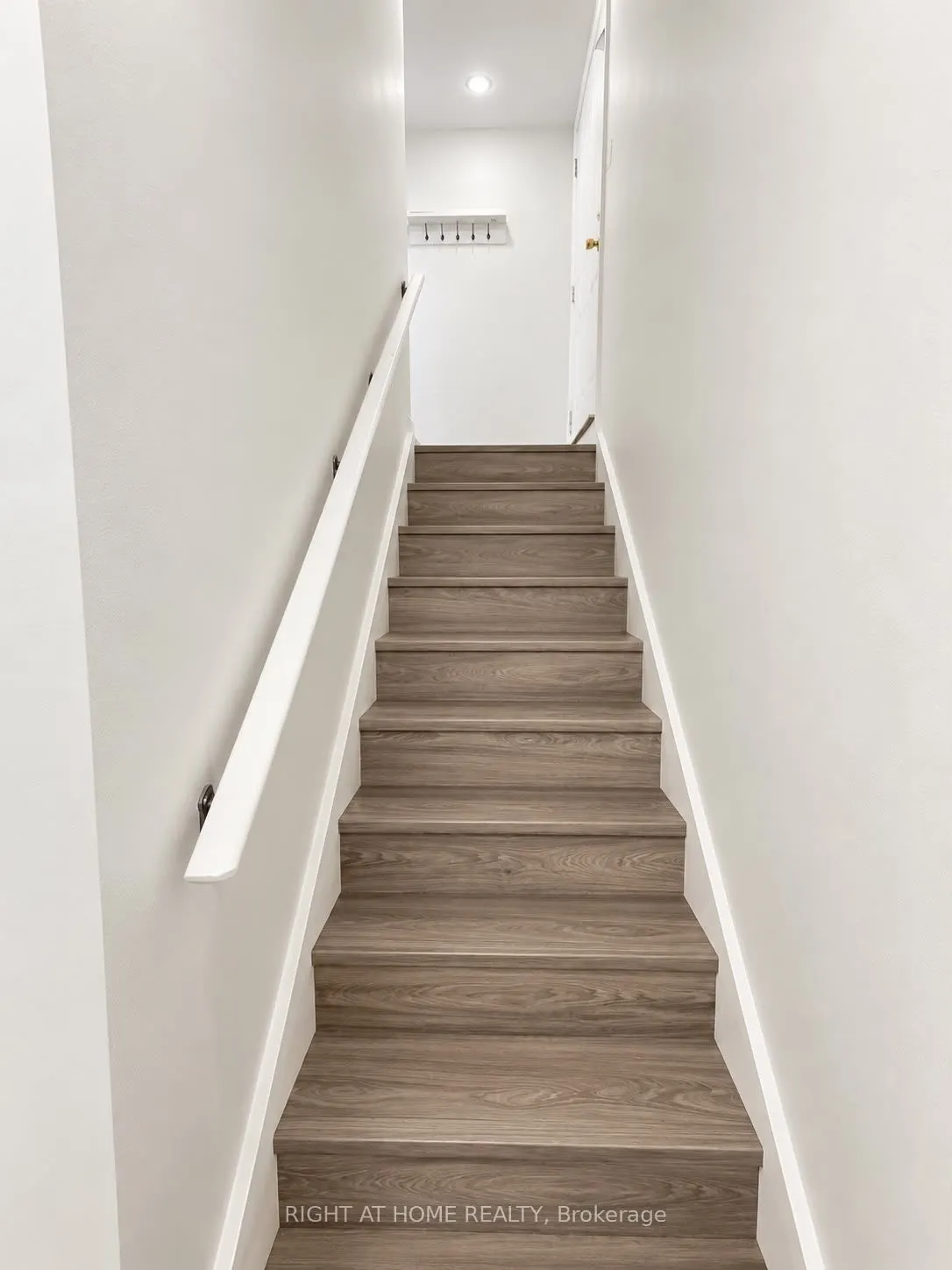 32 Aranka Court
