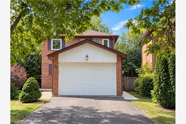 32 Aranka Court