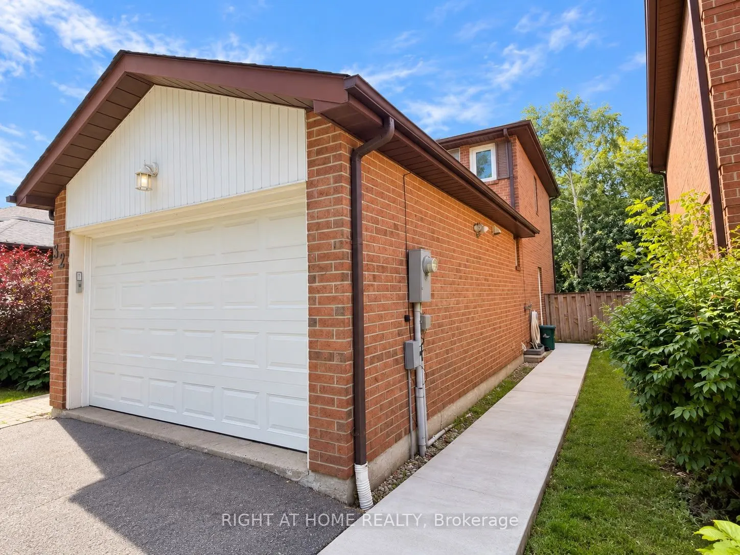 32 Aranka Court