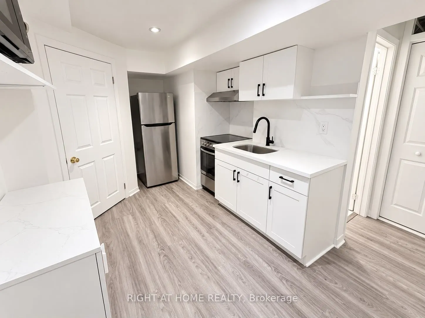 32 Aranka Court