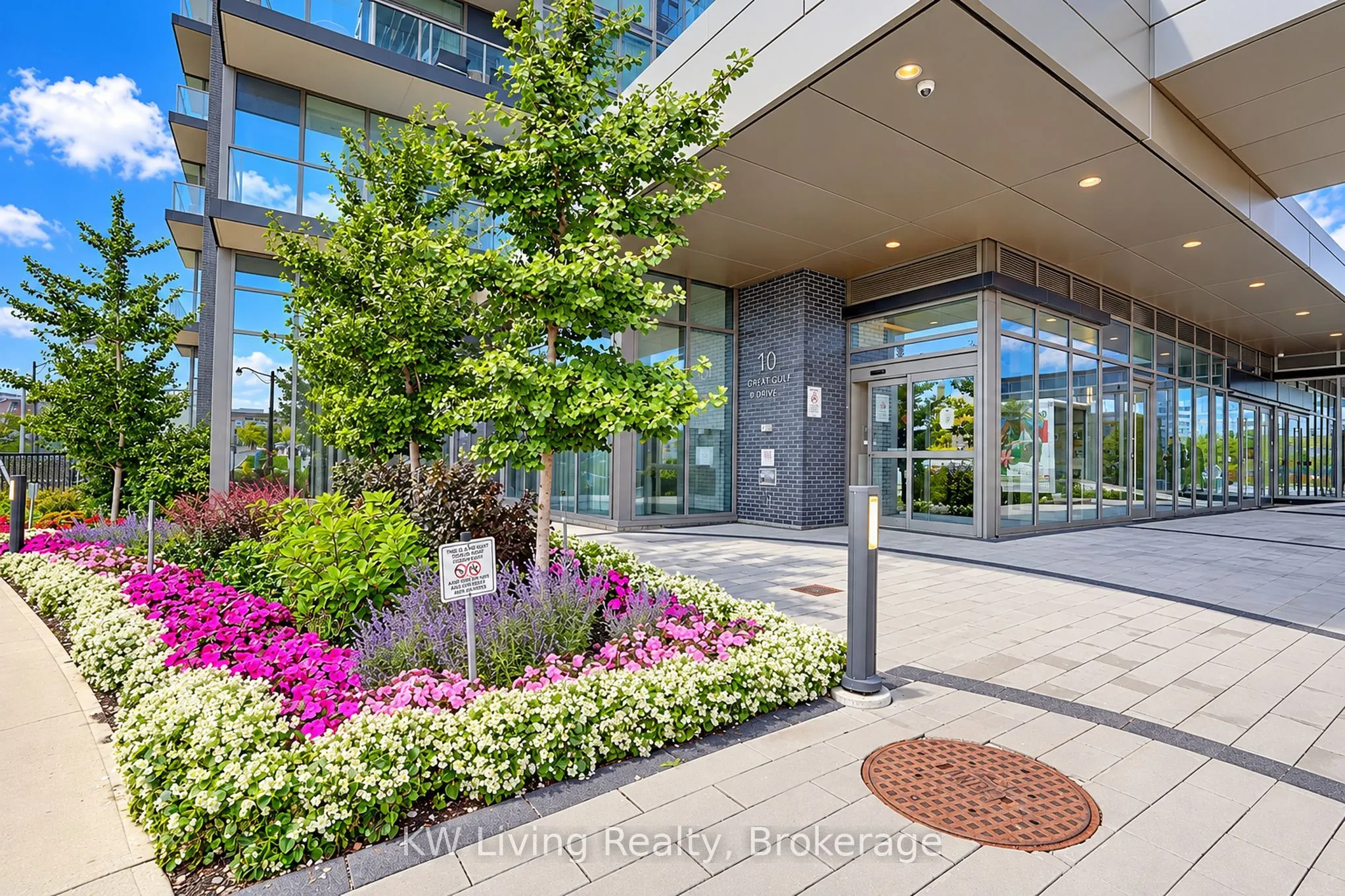 10 Gatineau Drive #515