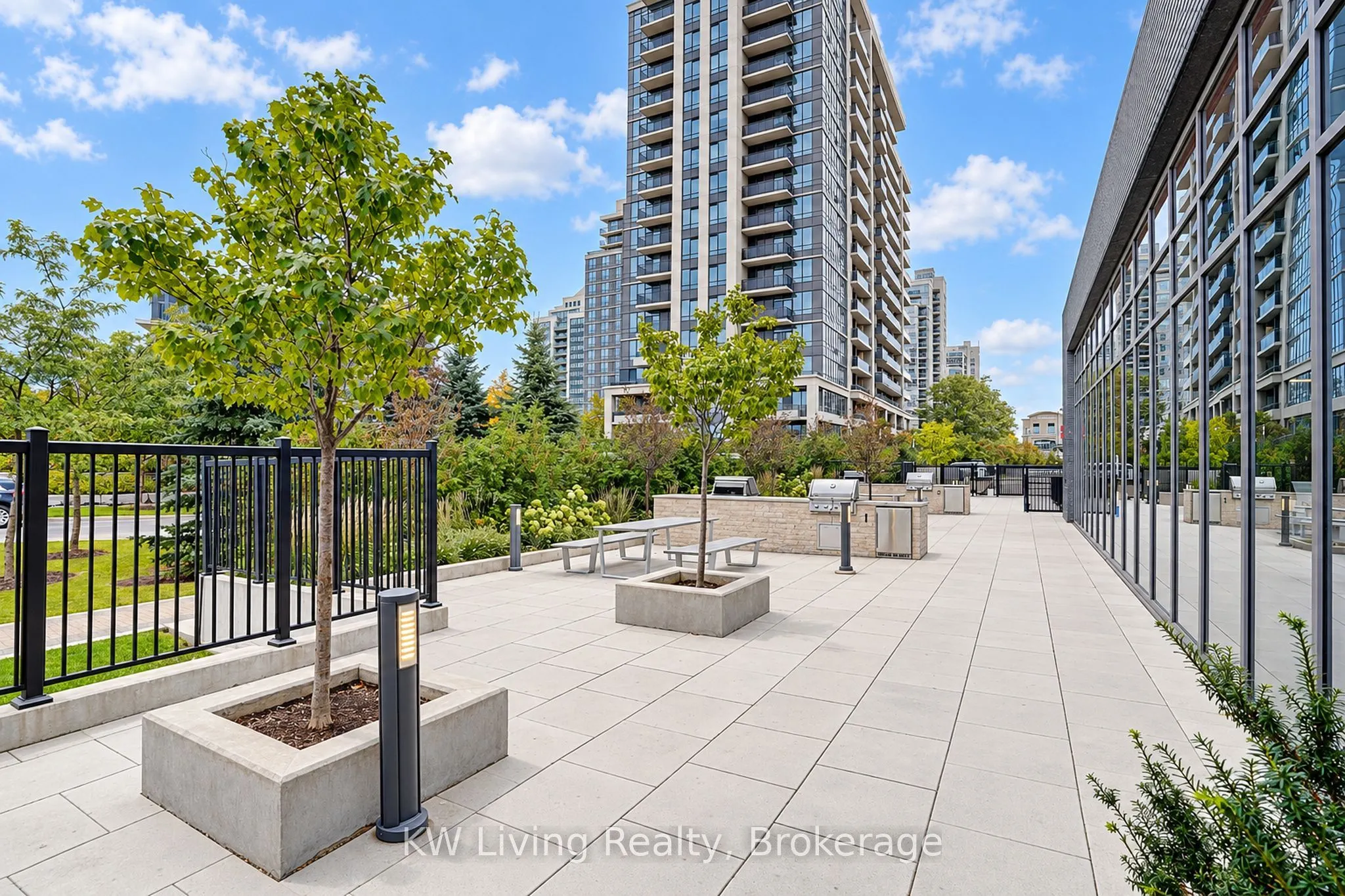 10 Gatineau Drive #515