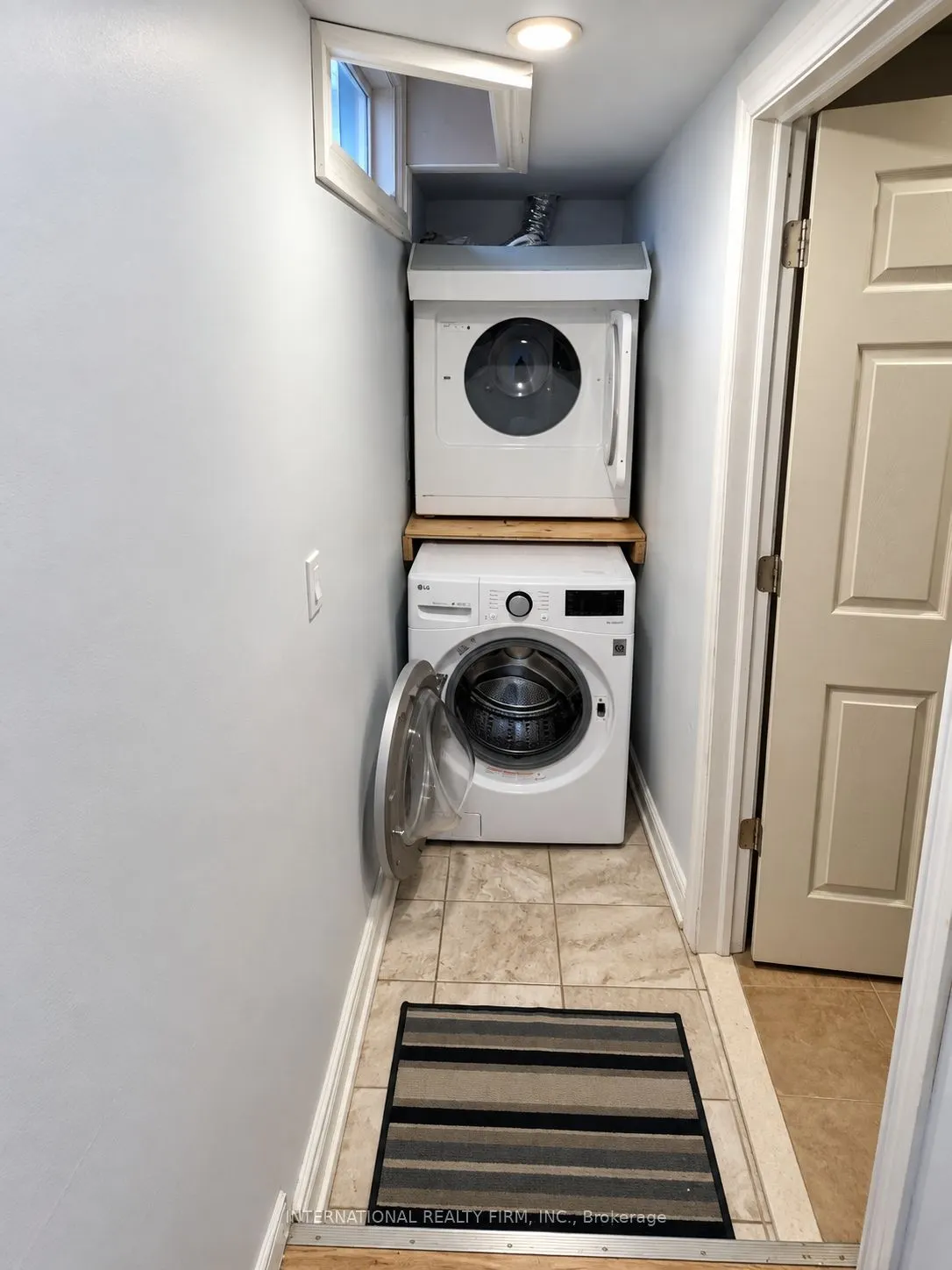 16 Constellation Crescent #Basement