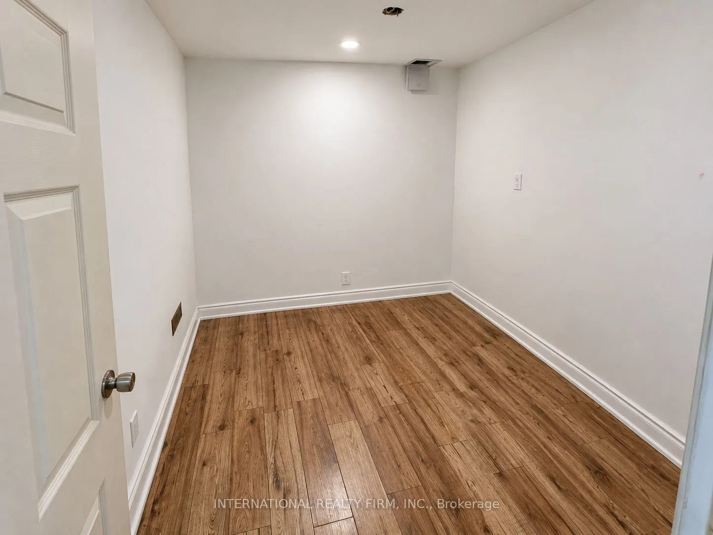 16 Constellation Crescent #Basement