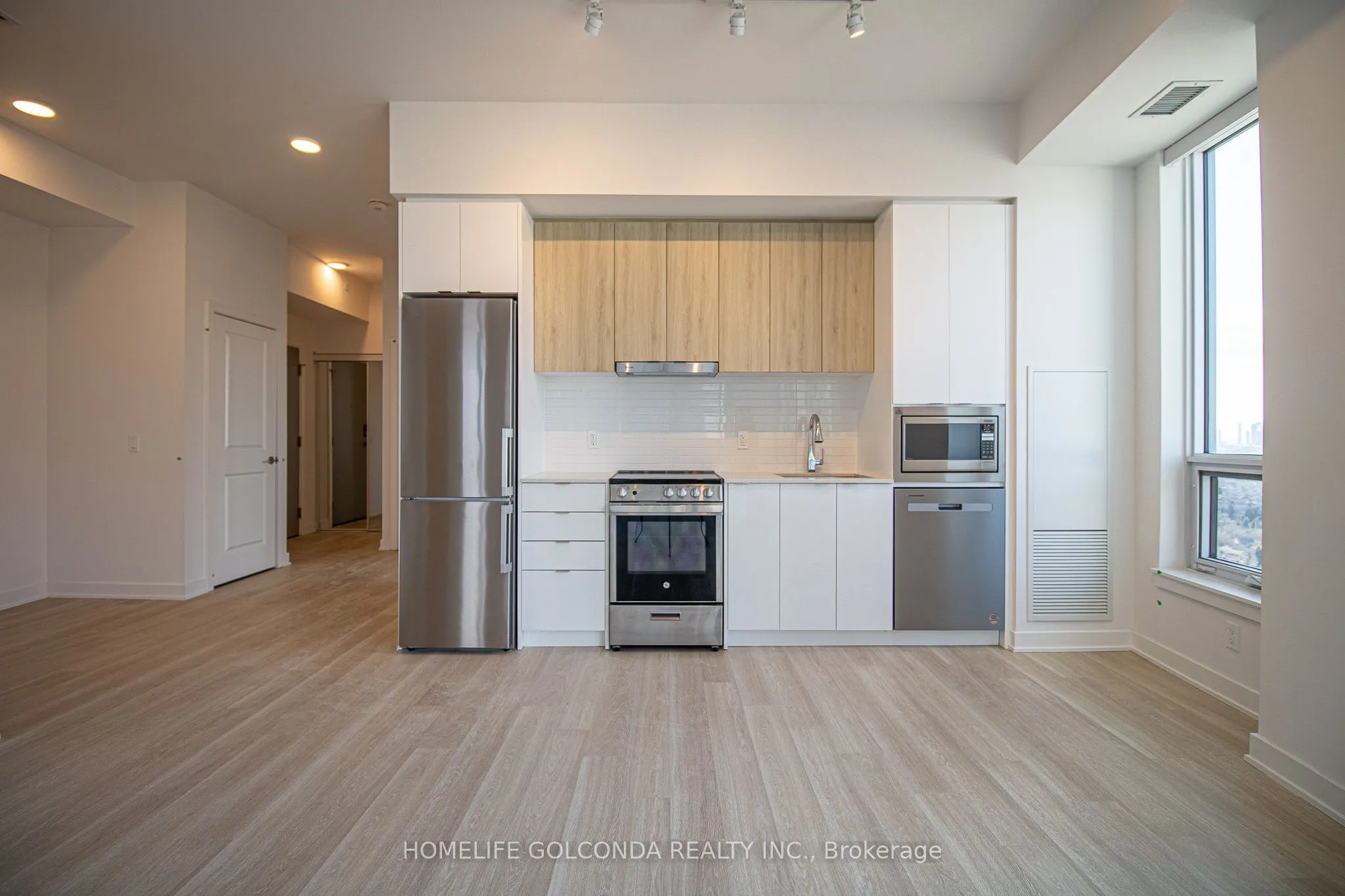 30 upper mall Way #2507