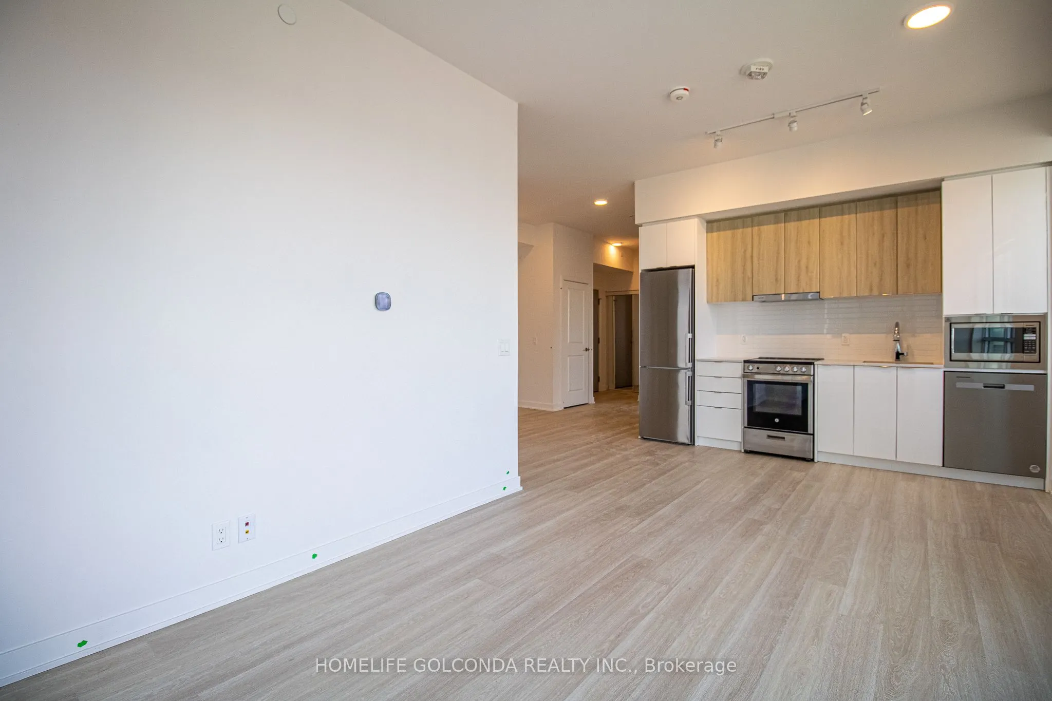 30 upper mall Way #2507