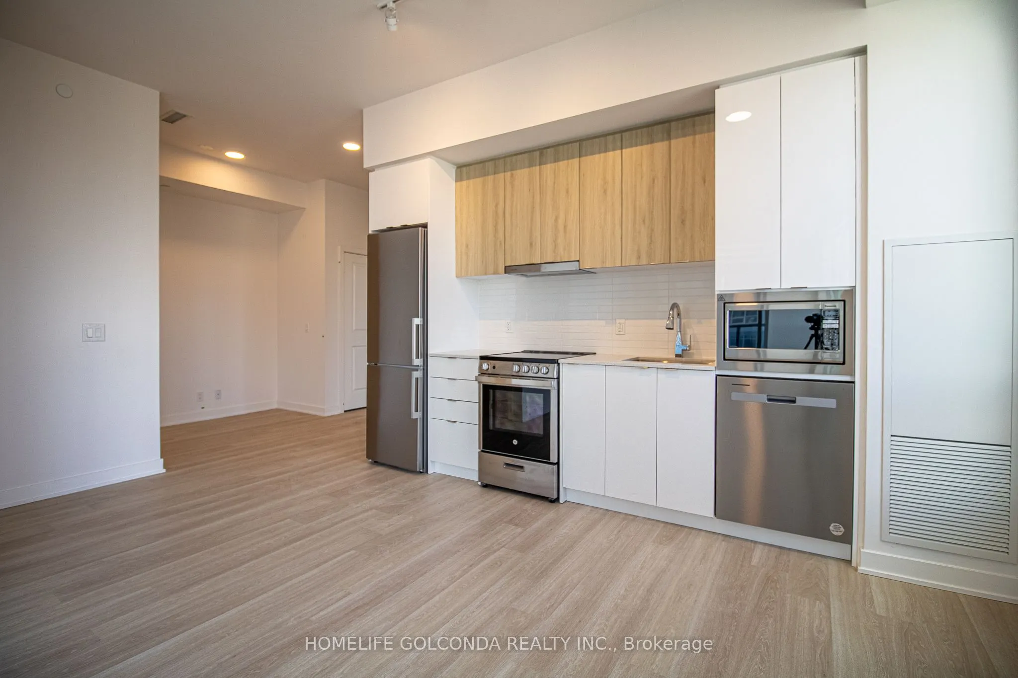 30 upper mall Way #2507