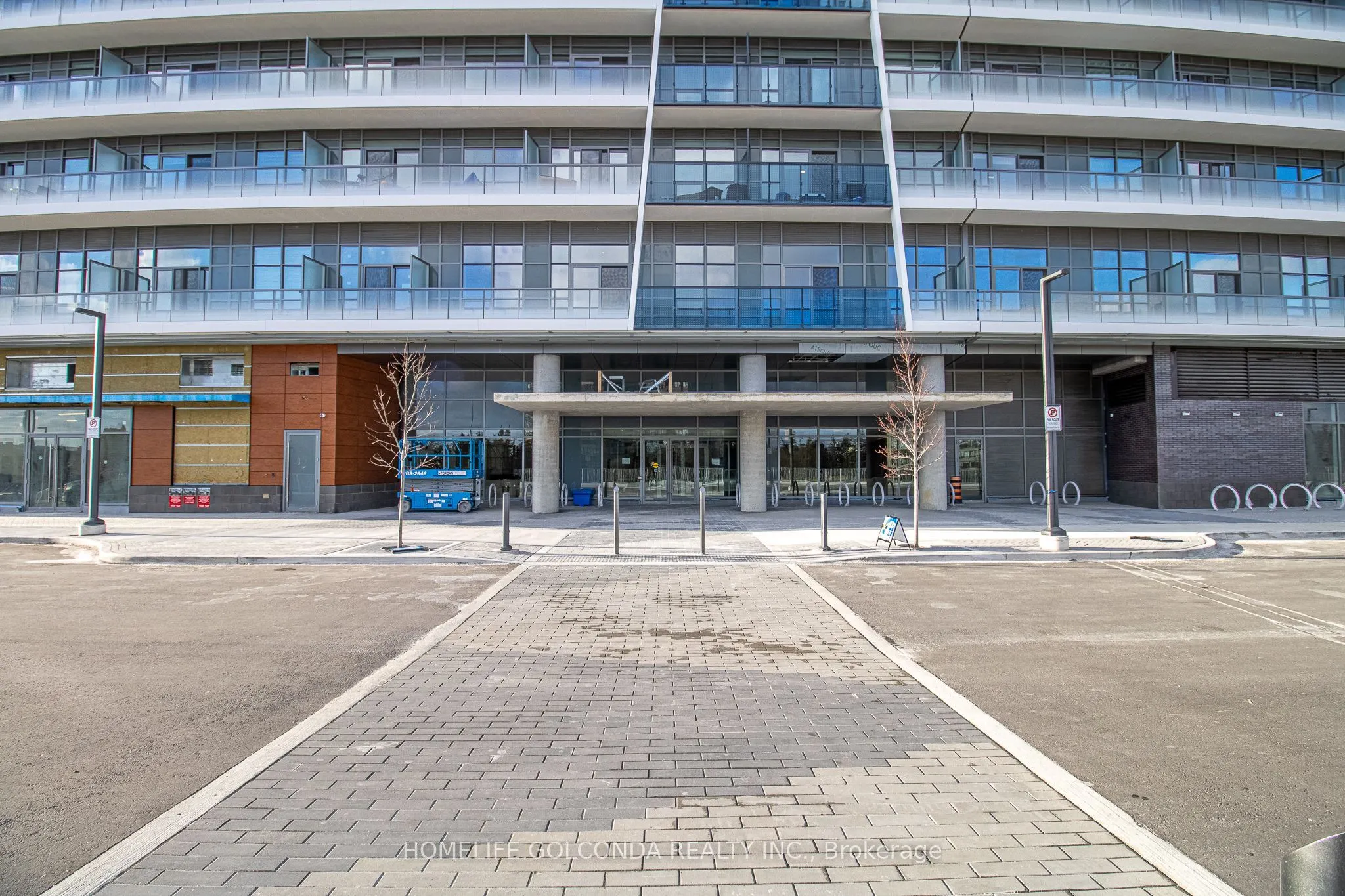 30 upper mall Way #2507