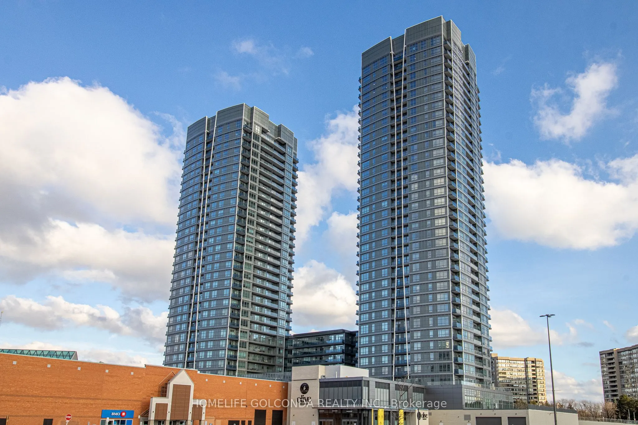 30 upper mall Way #2507