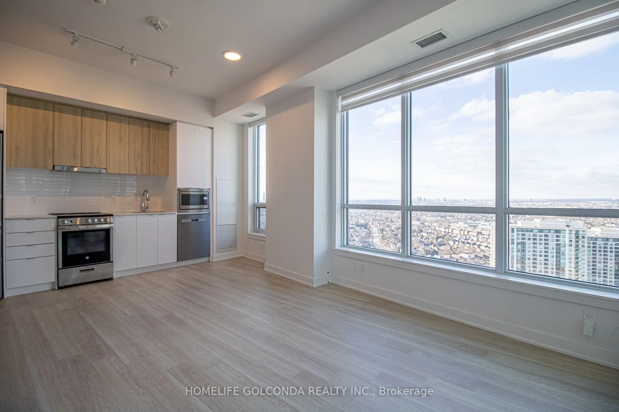 30 upper mall Way #2507