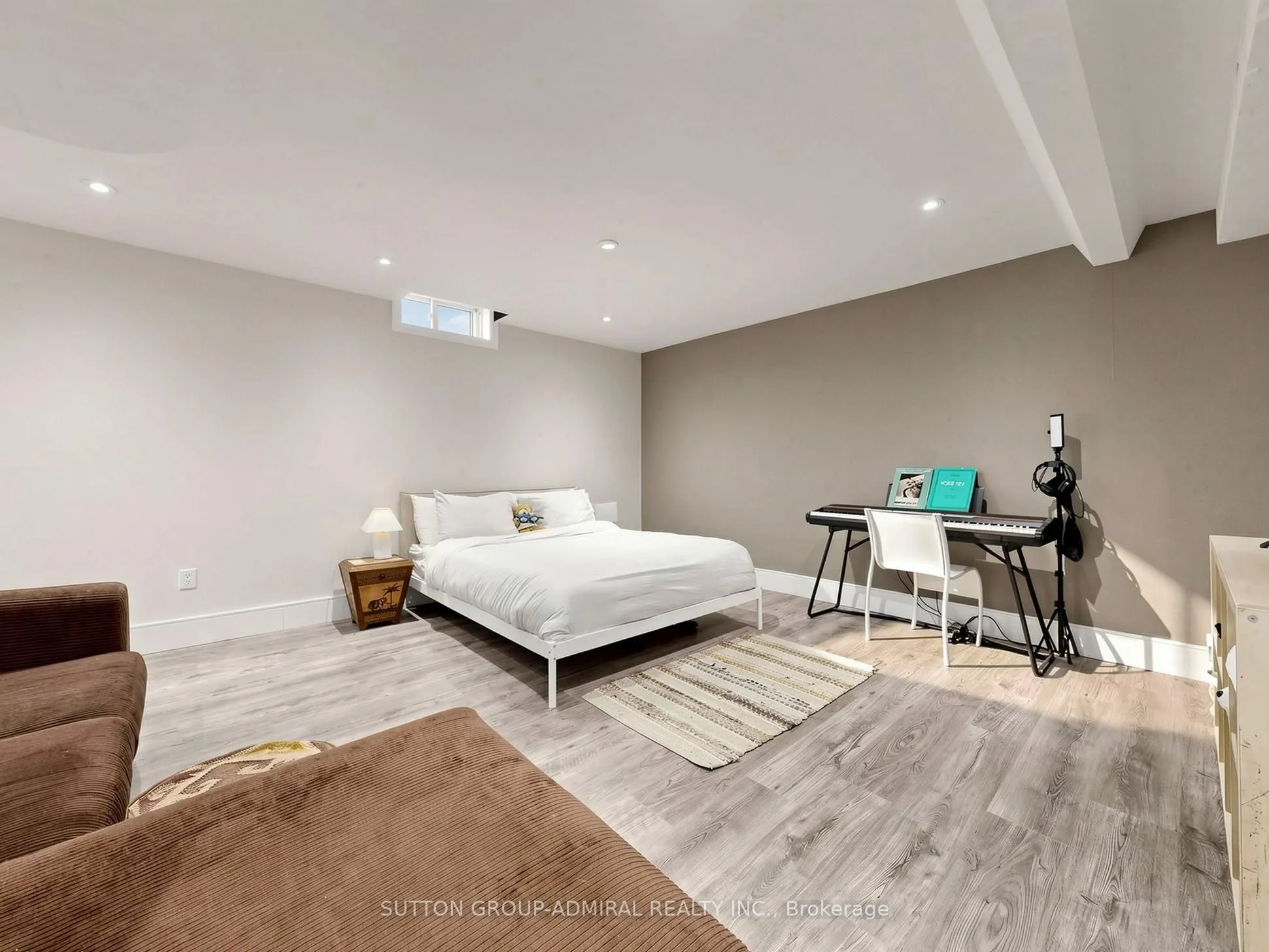10 Silver Oaks Boulevard