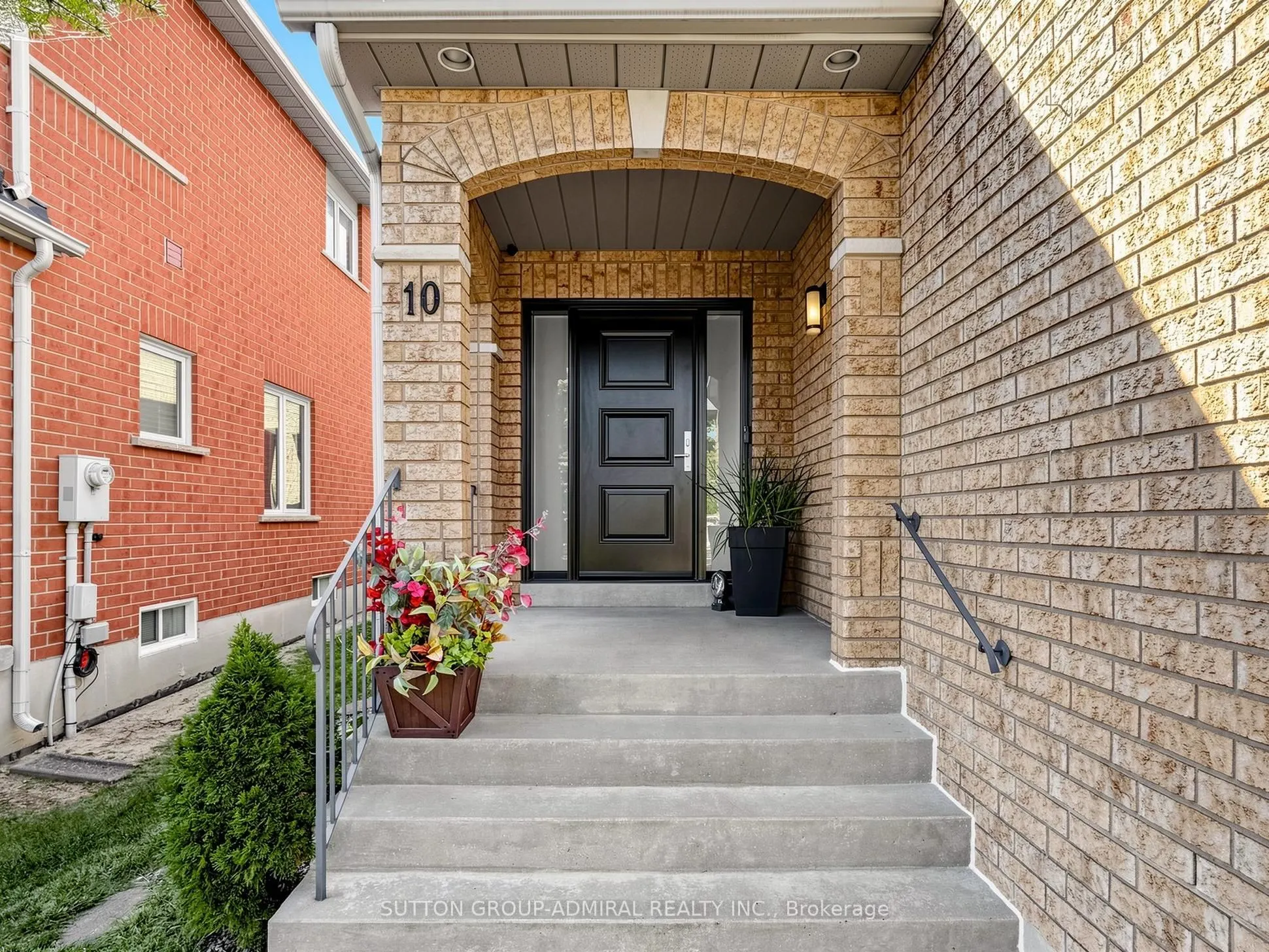 10 Silver Oaks Boulevard