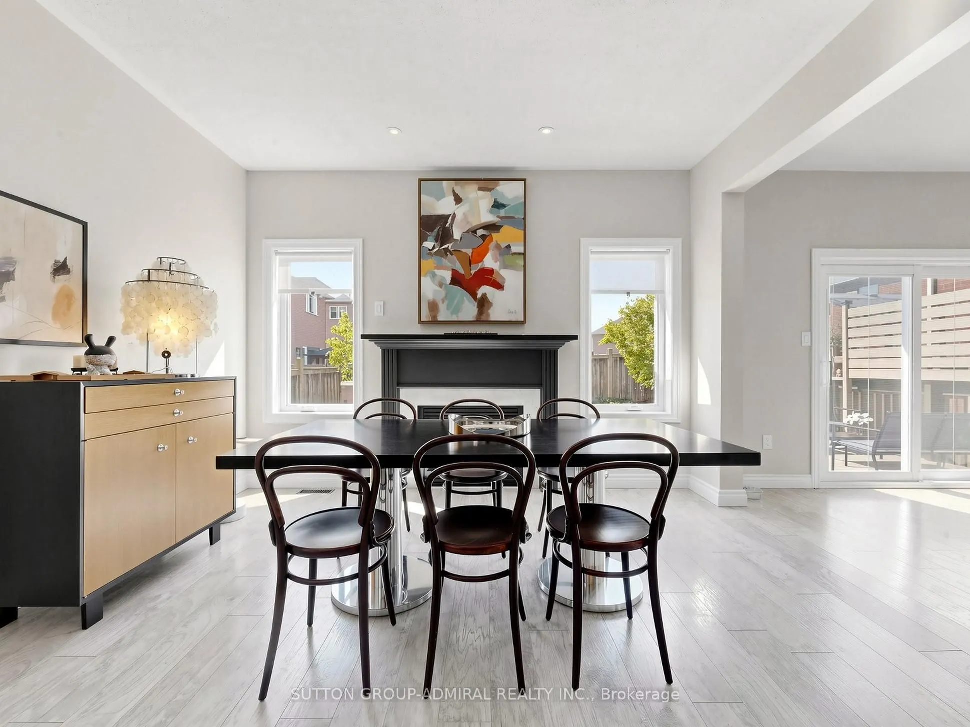 10 Silver Oaks Boulevard