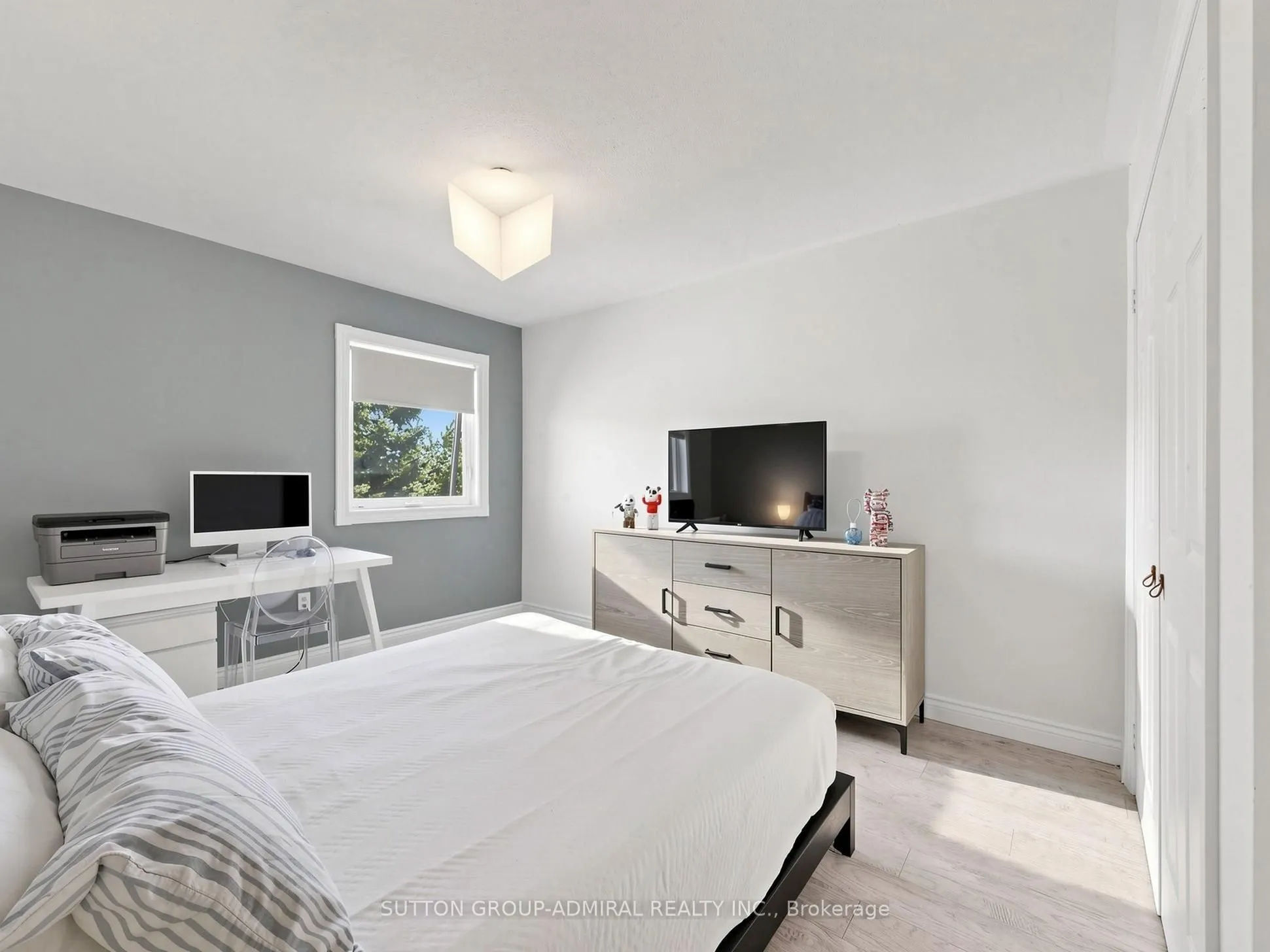 10 Silver Oaks Boulevard