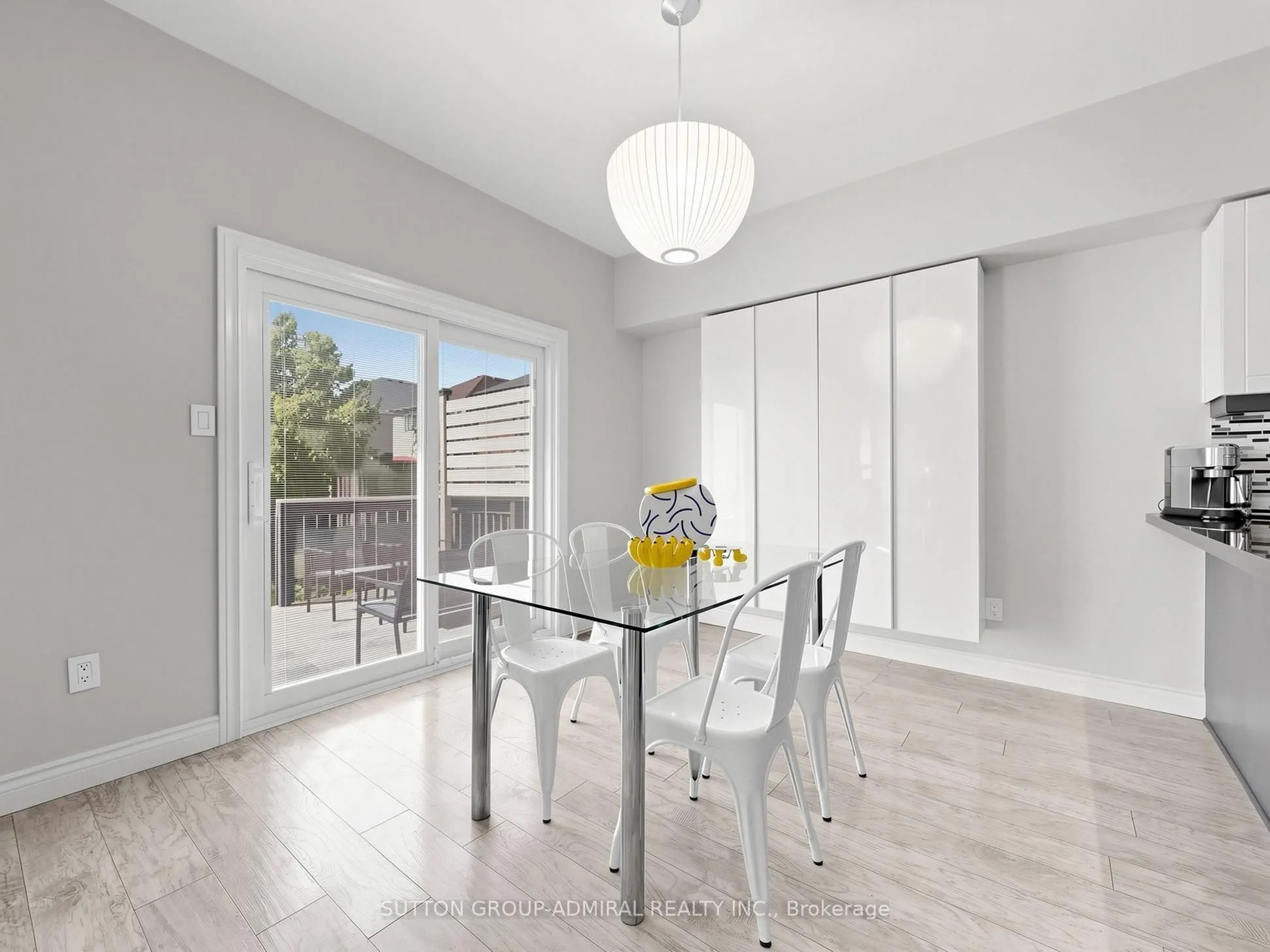 10 Silver Oaks Boulevard