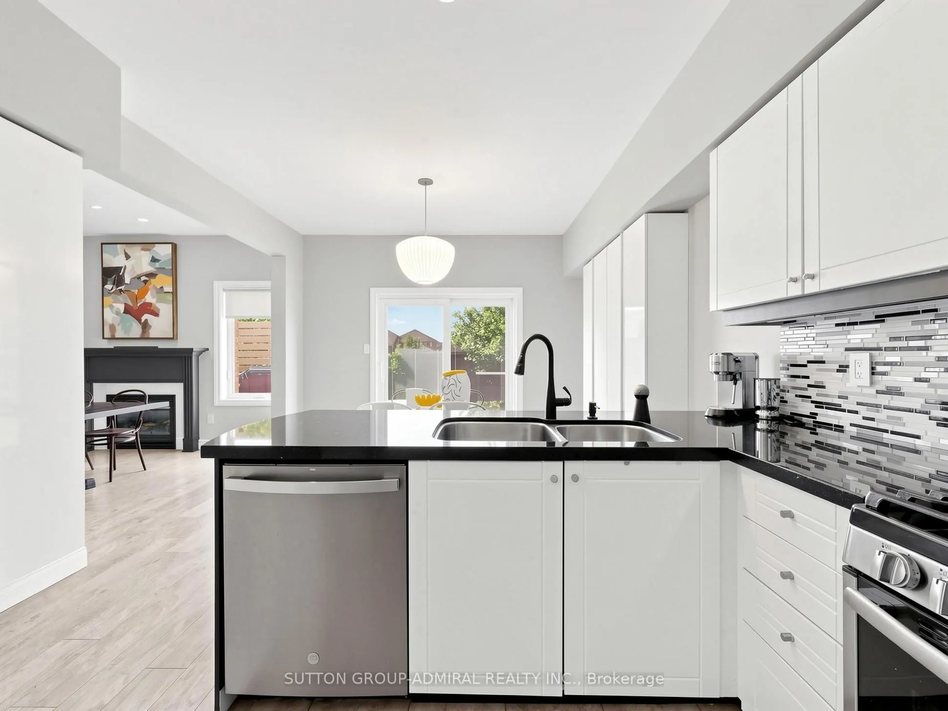 10 Silver Oaks Boulevard
