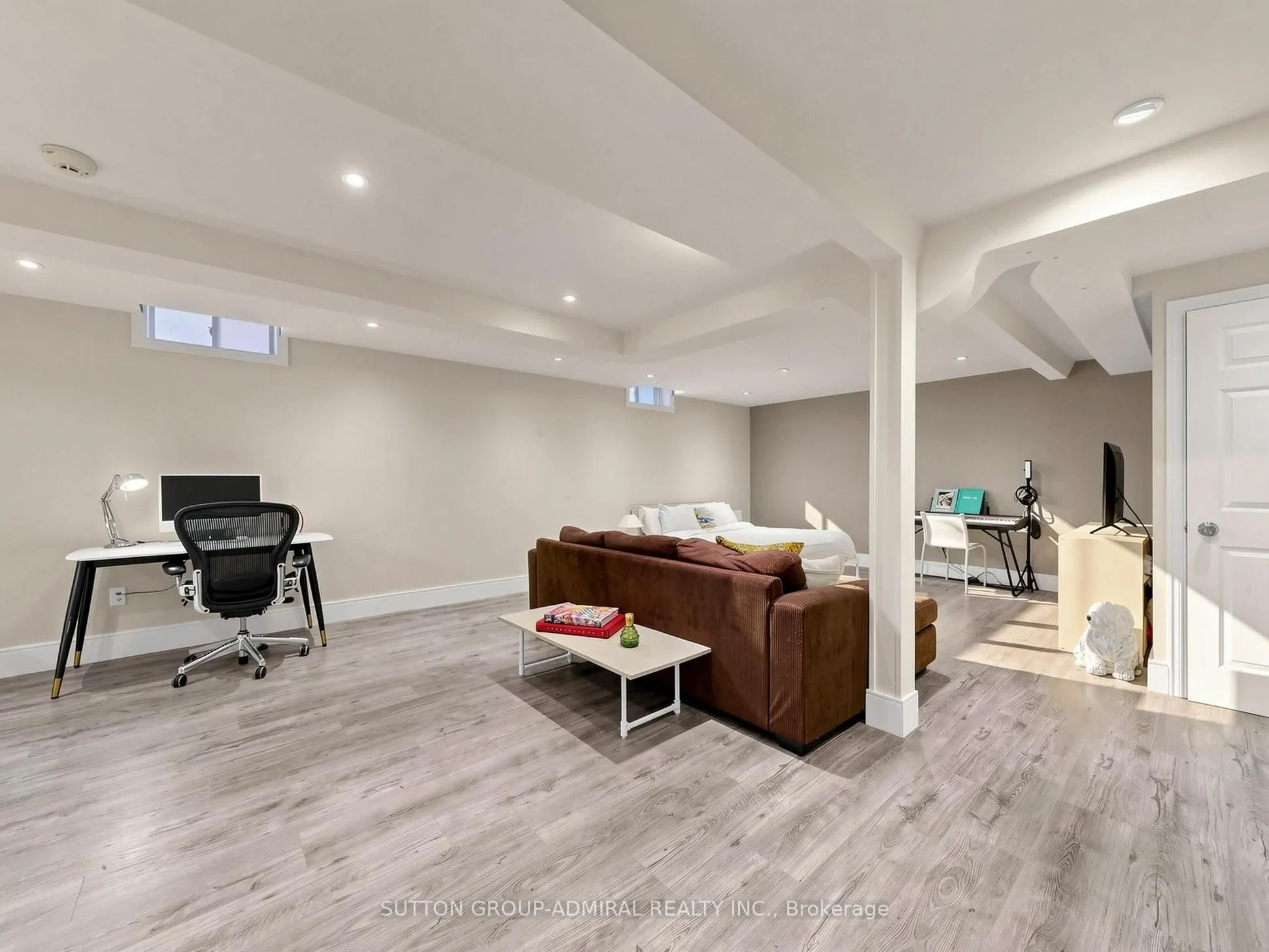 10 Silver Oaks Boulevard