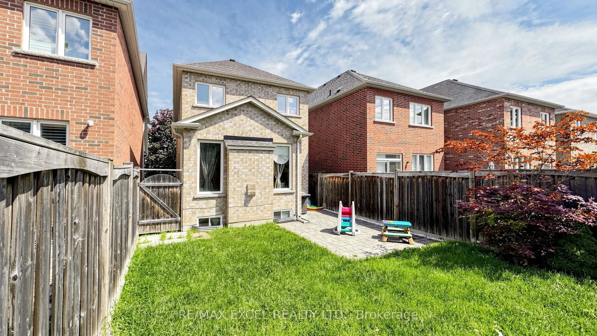 176 Sir Sanford Fleming Way